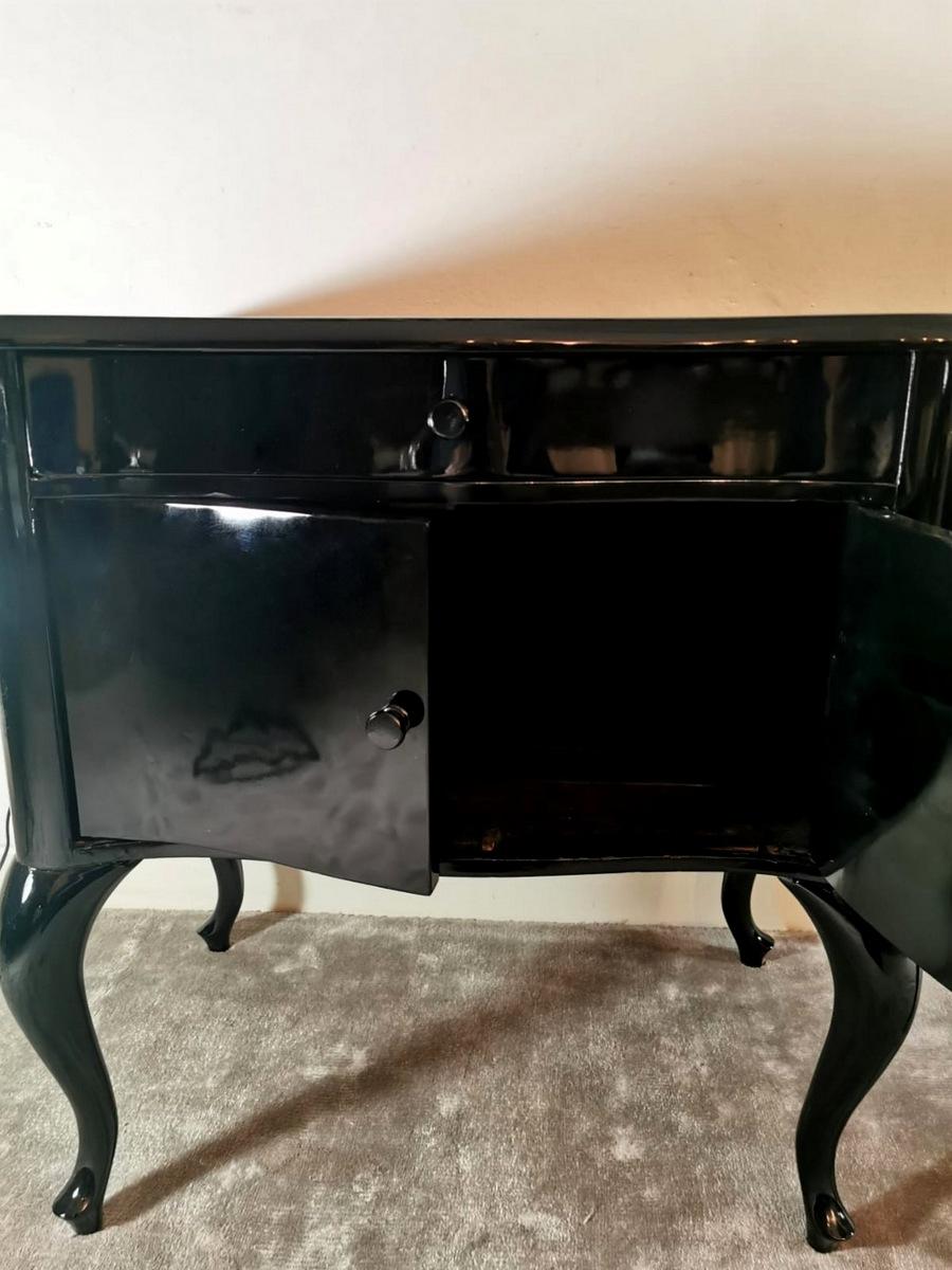 Edward VII English Pair of Black Wood Nightstands Lacquered 9