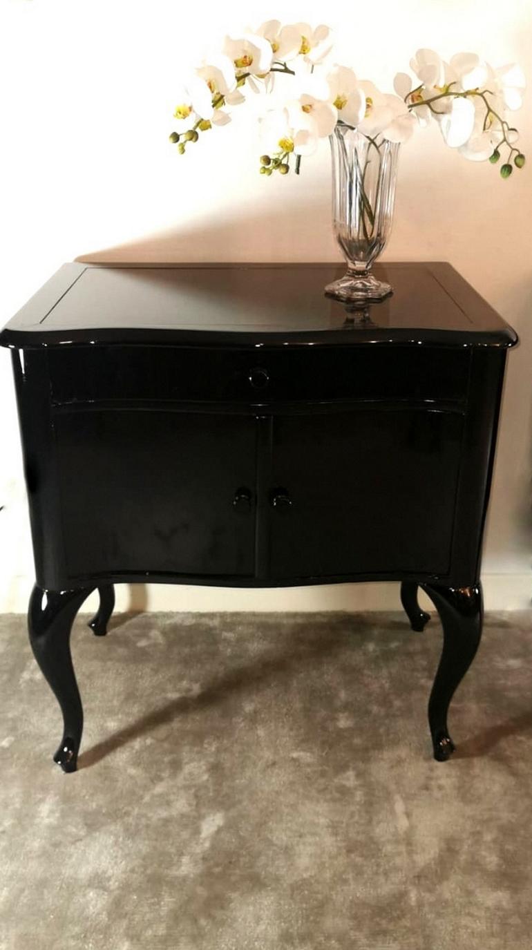 Edward VII English Pair of Black Wood Nightstands Lacquered 15