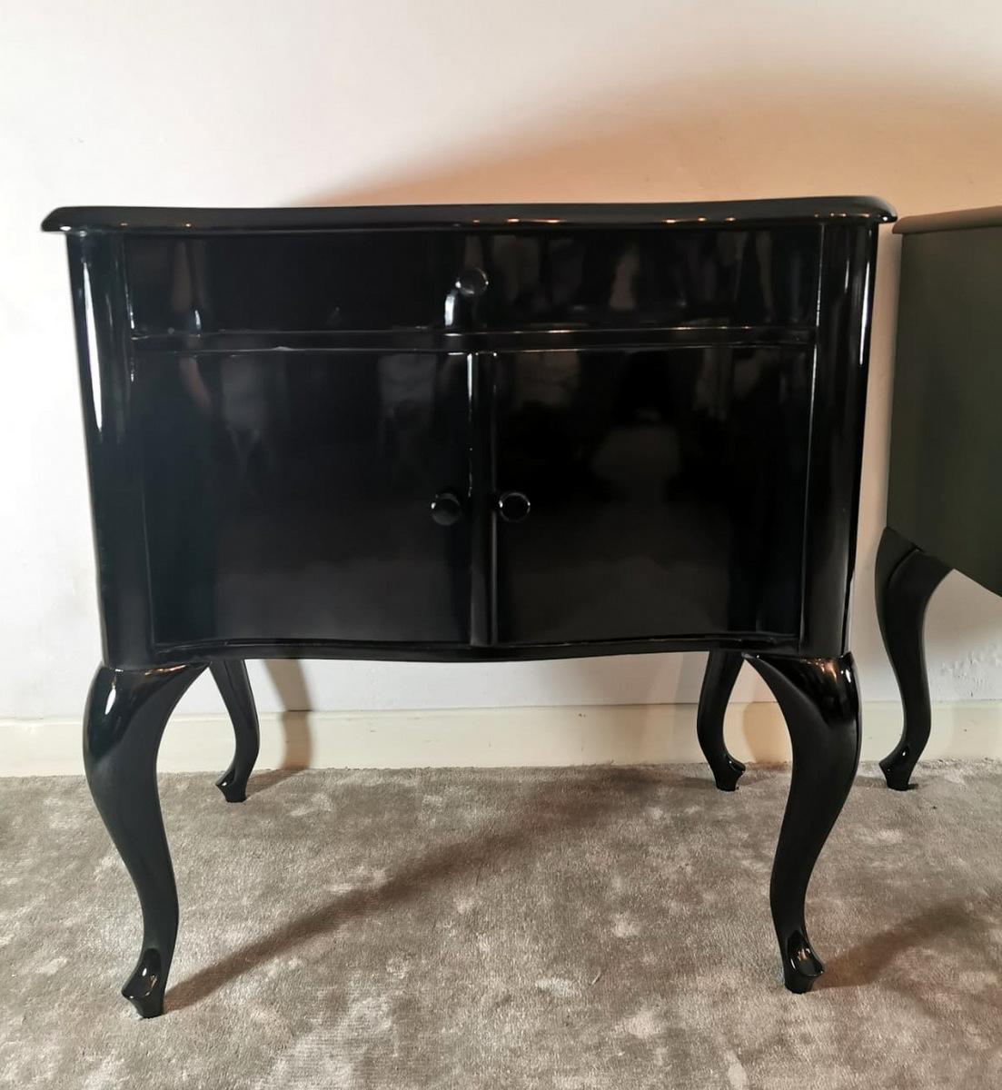 Edward VII English Pair of Black Wood Nightstands Lacquered 1