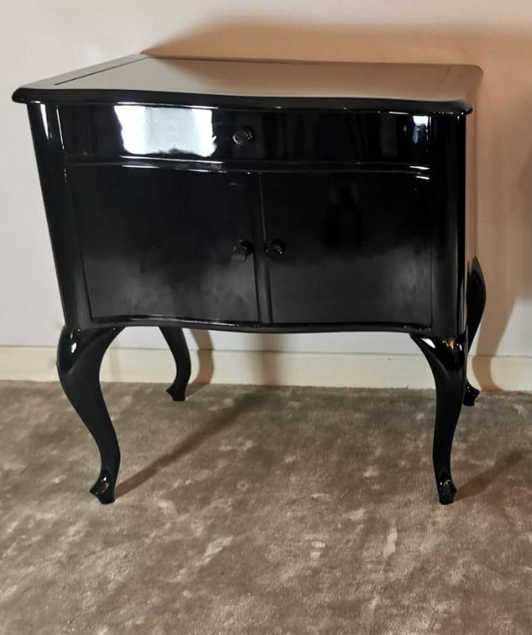 Edward VII English Pair of Black Wood Nightstands Lacquered 3