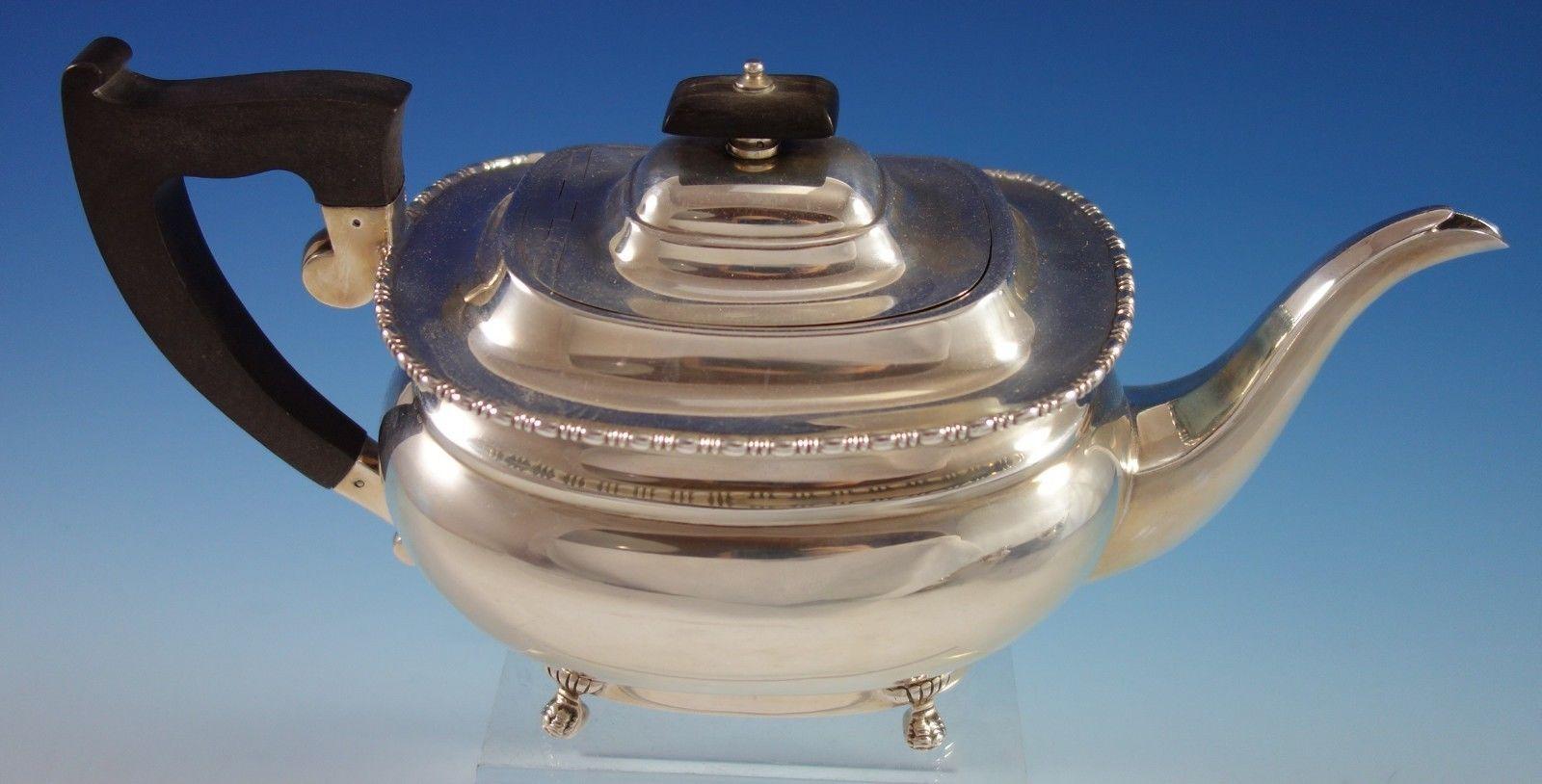 20ième siècle Service à thé de 4 pièces en argent sterling anglais avec ébène sculpté Edward Viners