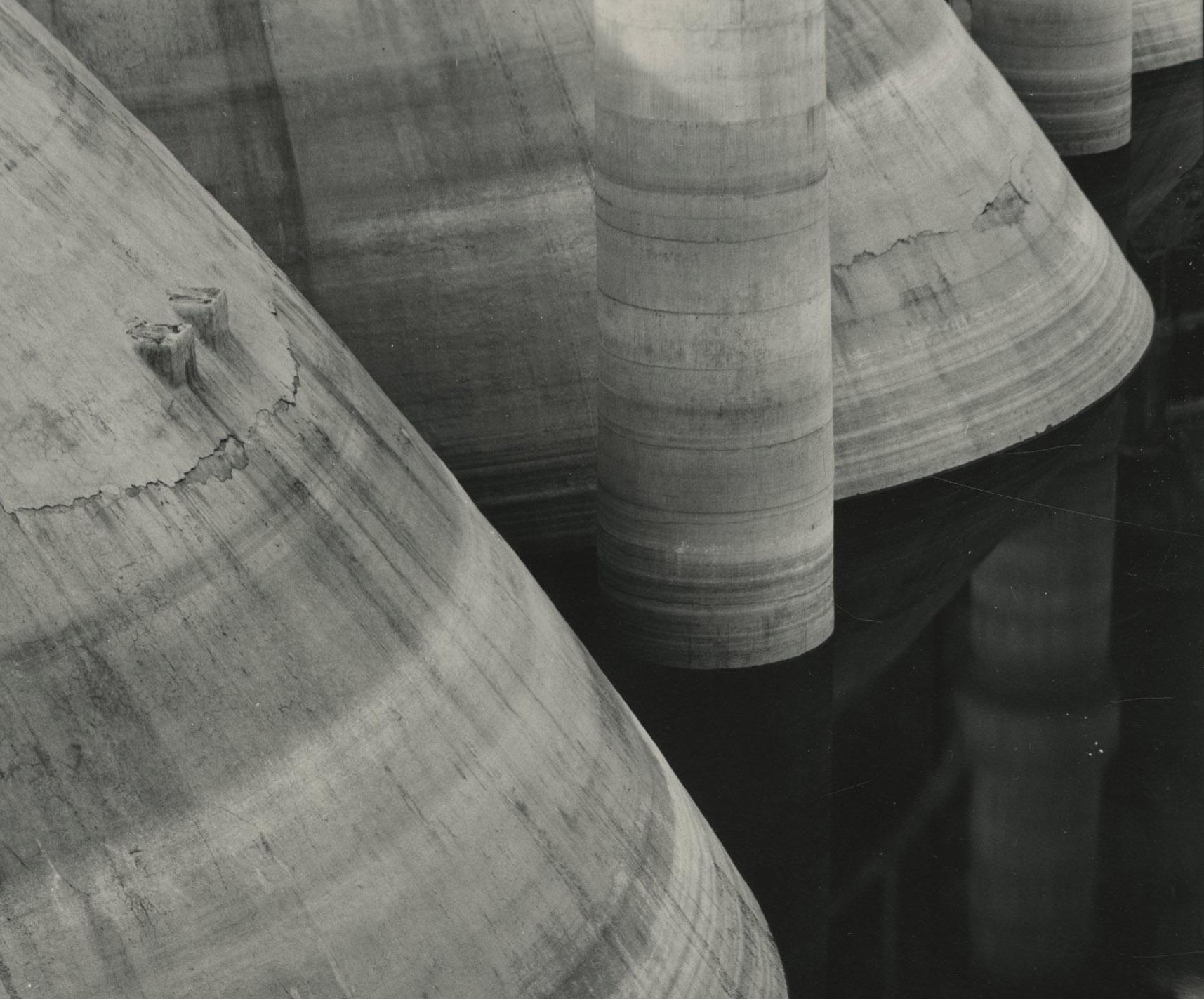 Presa de Coolidge, Arizona, impreso más tarde - Photograph moderno estadounidense de Edward Weston