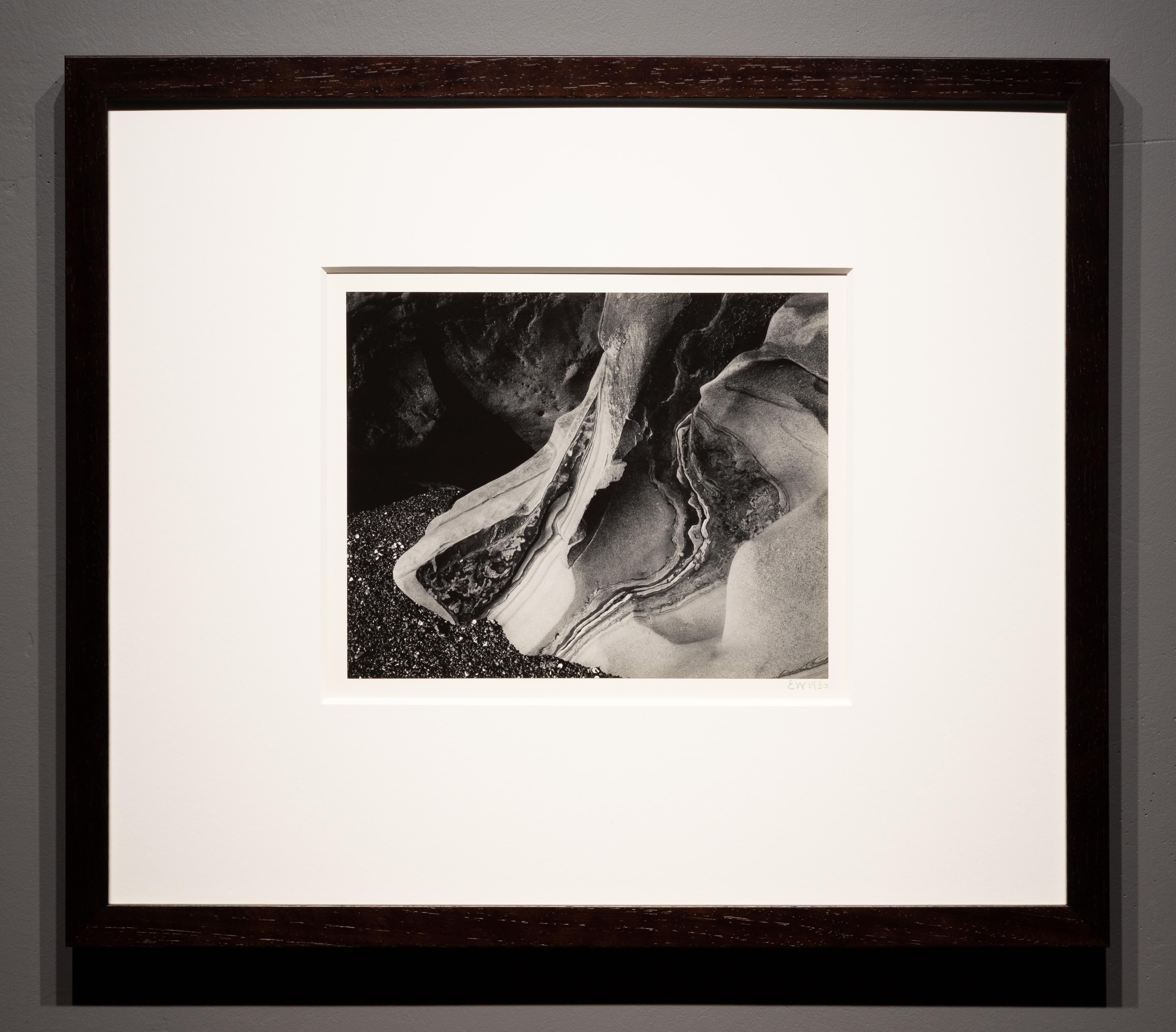 Erodierter Fels (29R) – Photograph von Edward Weston