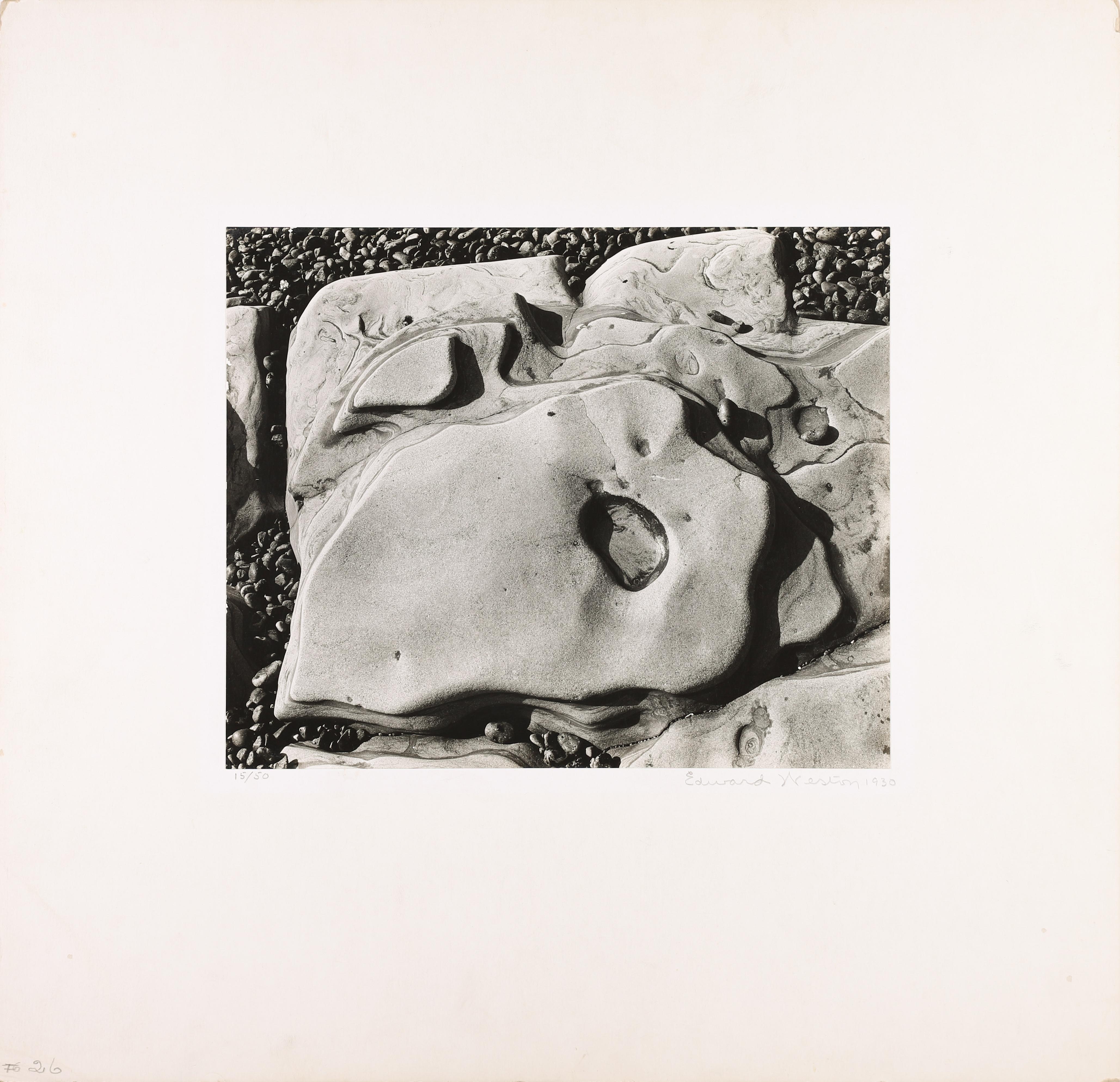 Roccia erosa (50R), Point Lobos - Photograph Moderno di Edward Weston