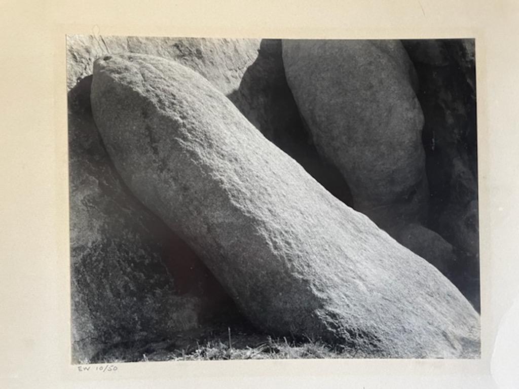 Edward Weston Abstract Photograph – Mojave-Wüstenfelsen, Vintage, seltene, vollständige Signatur