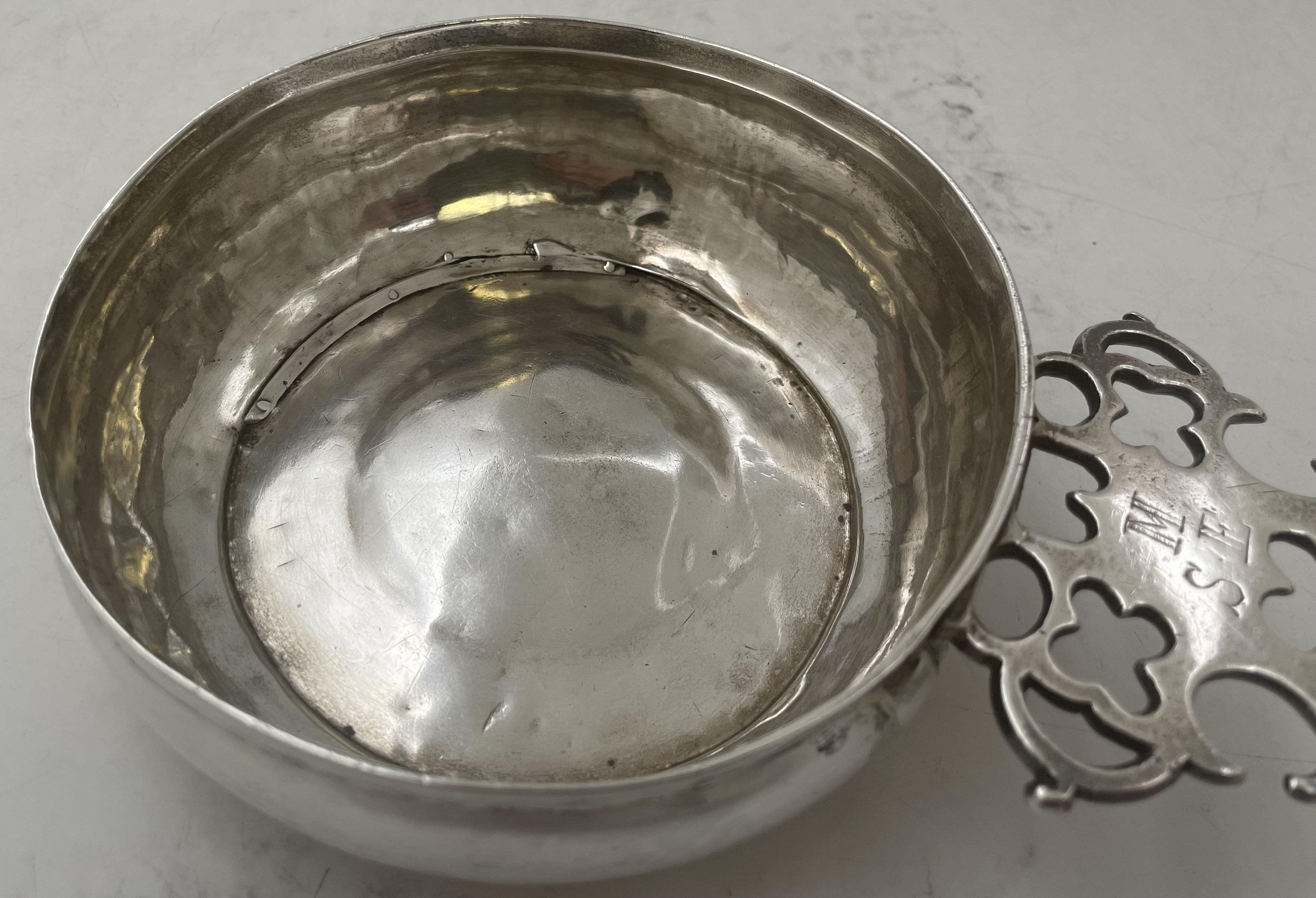 Edward Winslow Early 18th Century Rare Silver Porringer For Sale 1