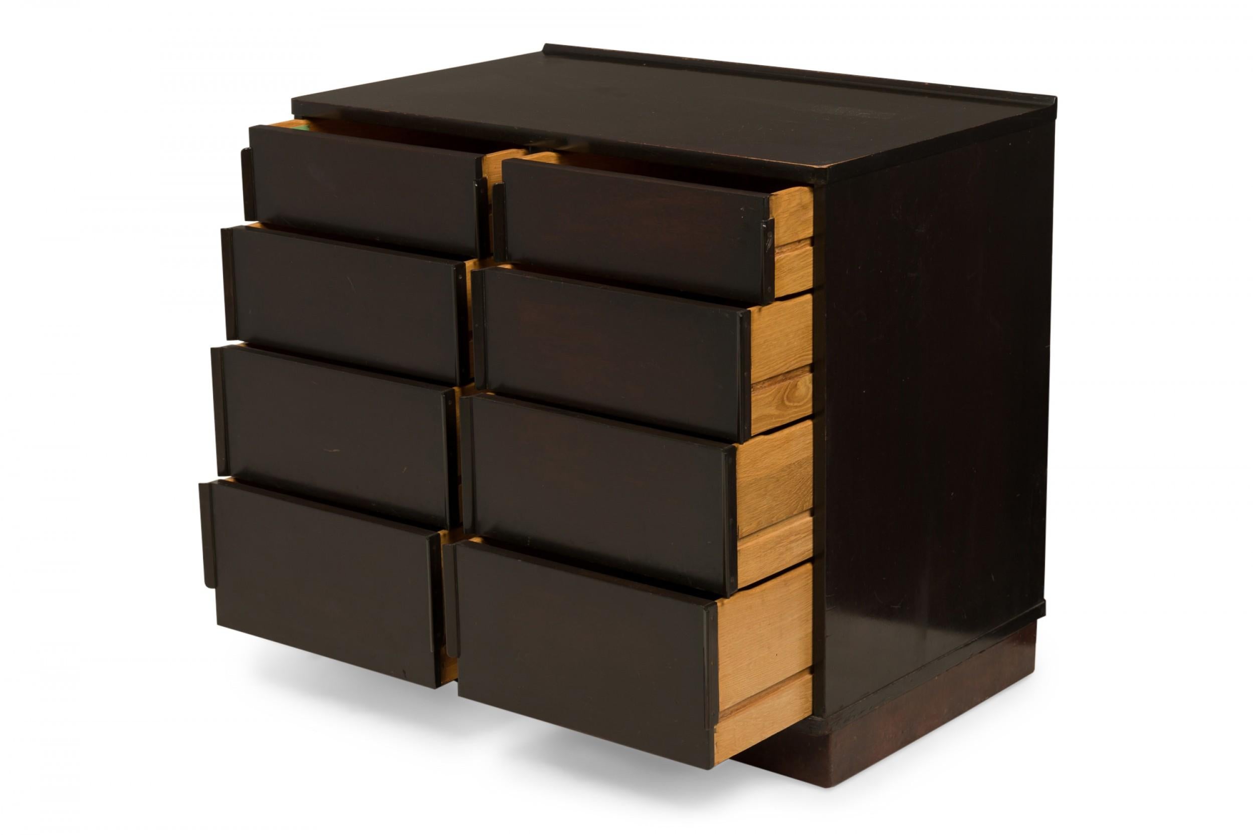 Edward Wormley Amerikanische Holzkommode mit acht Schubladen aus der Mitte des Jahrhunderts (20. Jahrhundert) im Angebot