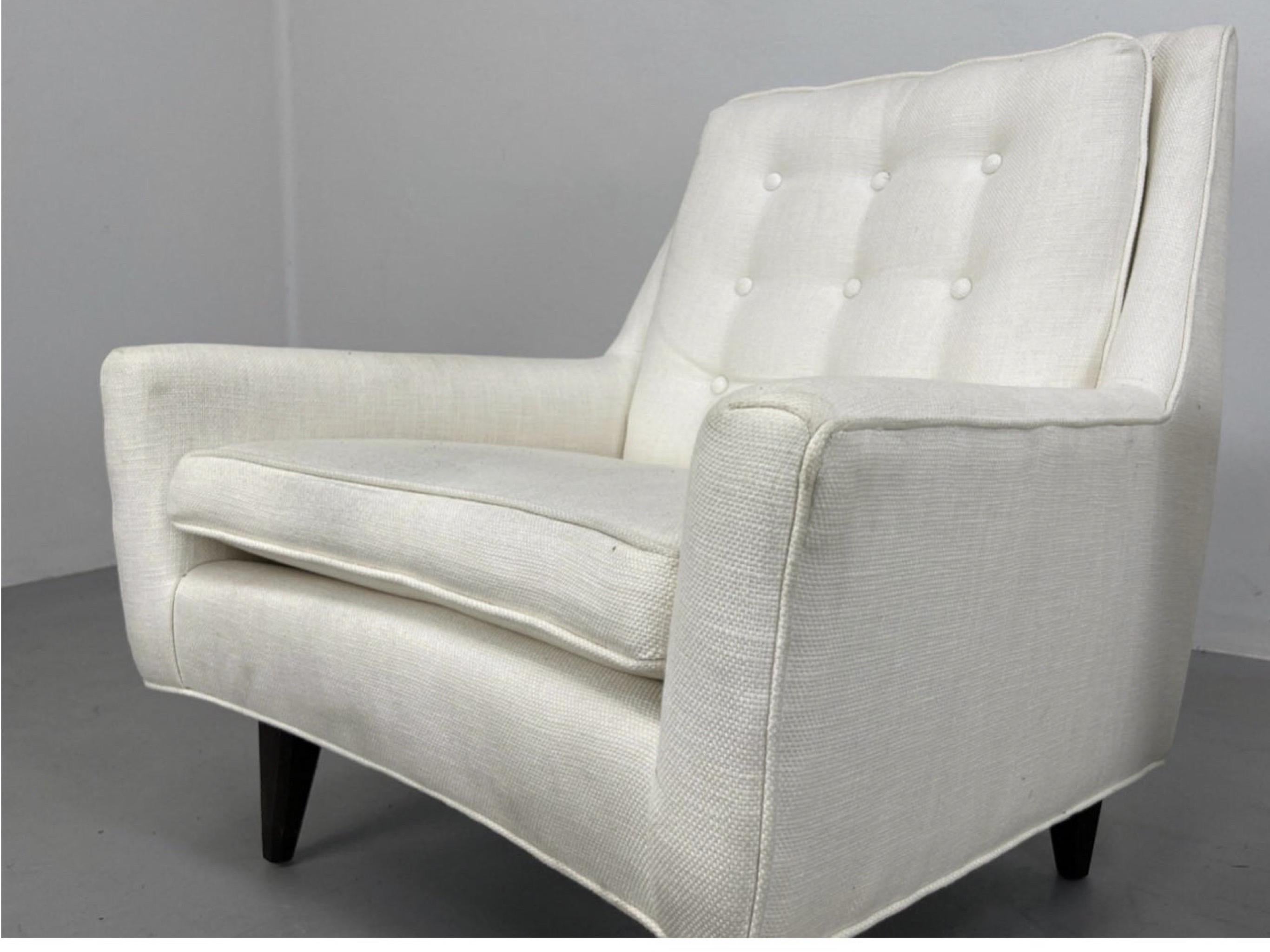 Edward Wormley Attributed White Upholstered Lounge Chairs - a Pair In Good Condition In Charleston, SC