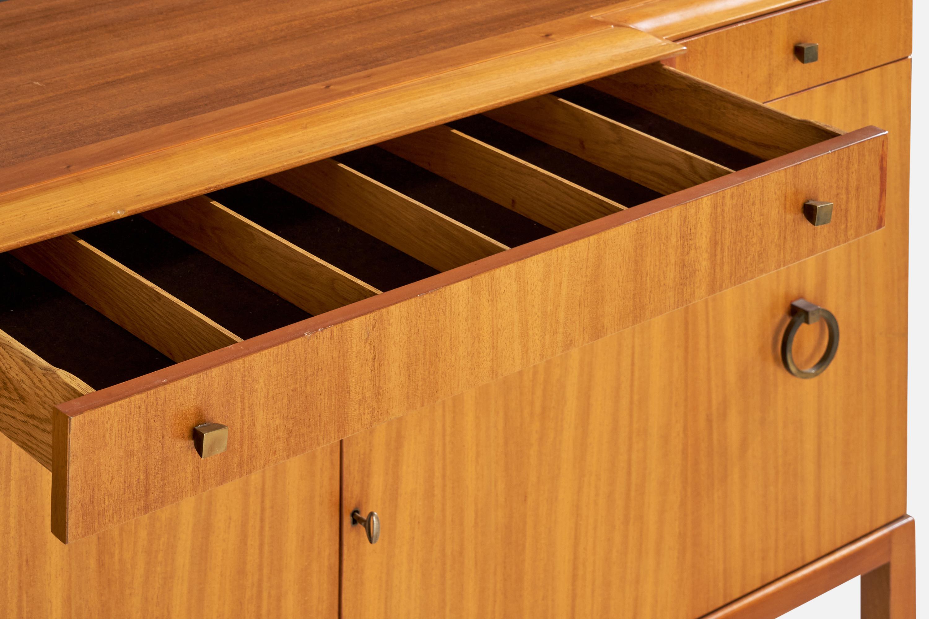 Edward Wormley, Cabinet, Mahogany, Brass, USA, 1950s For Sale 9