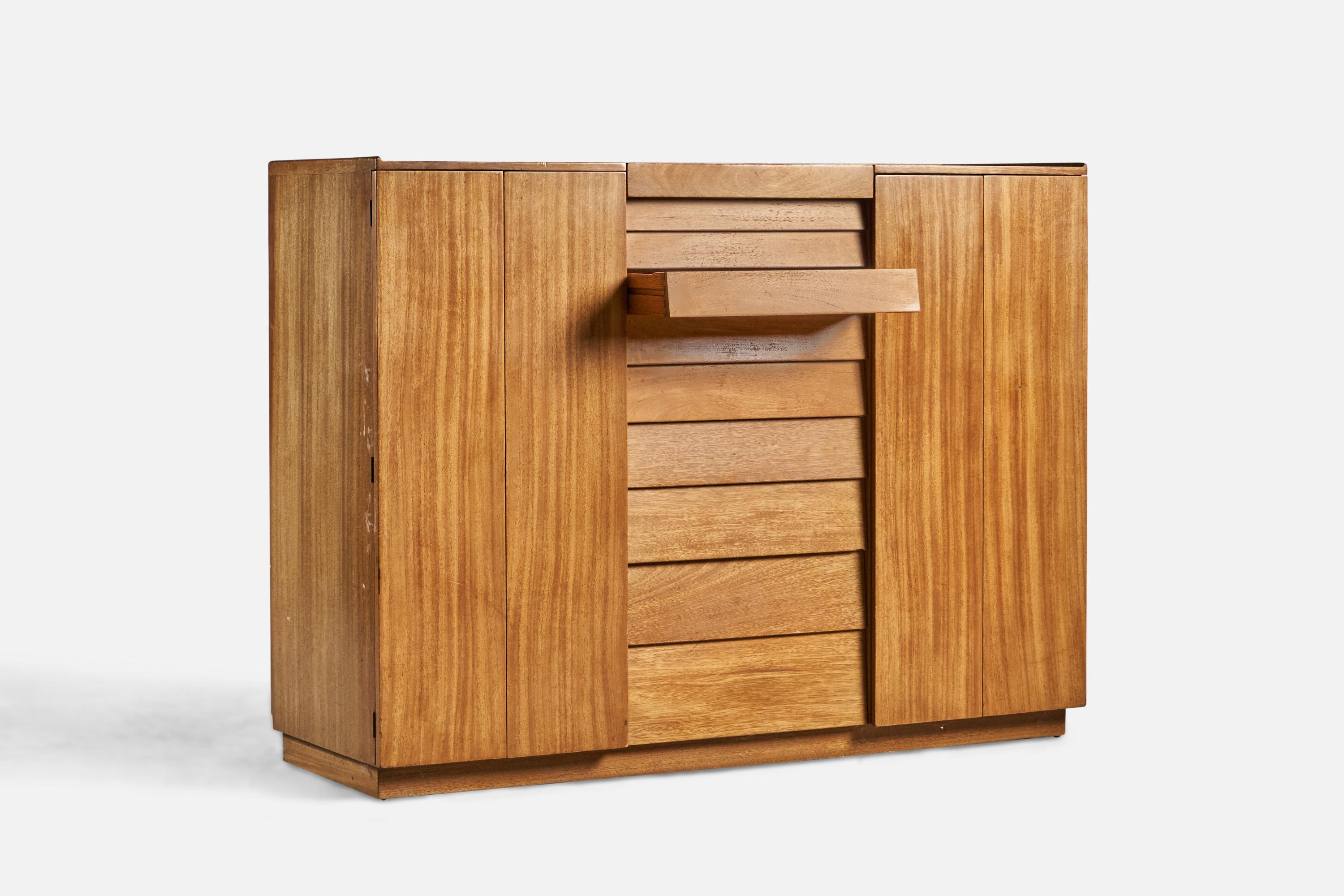 Edward Wormley, Cabinet, Walnut, USA, 1950s In Good Condition For Sale In High Point, NC