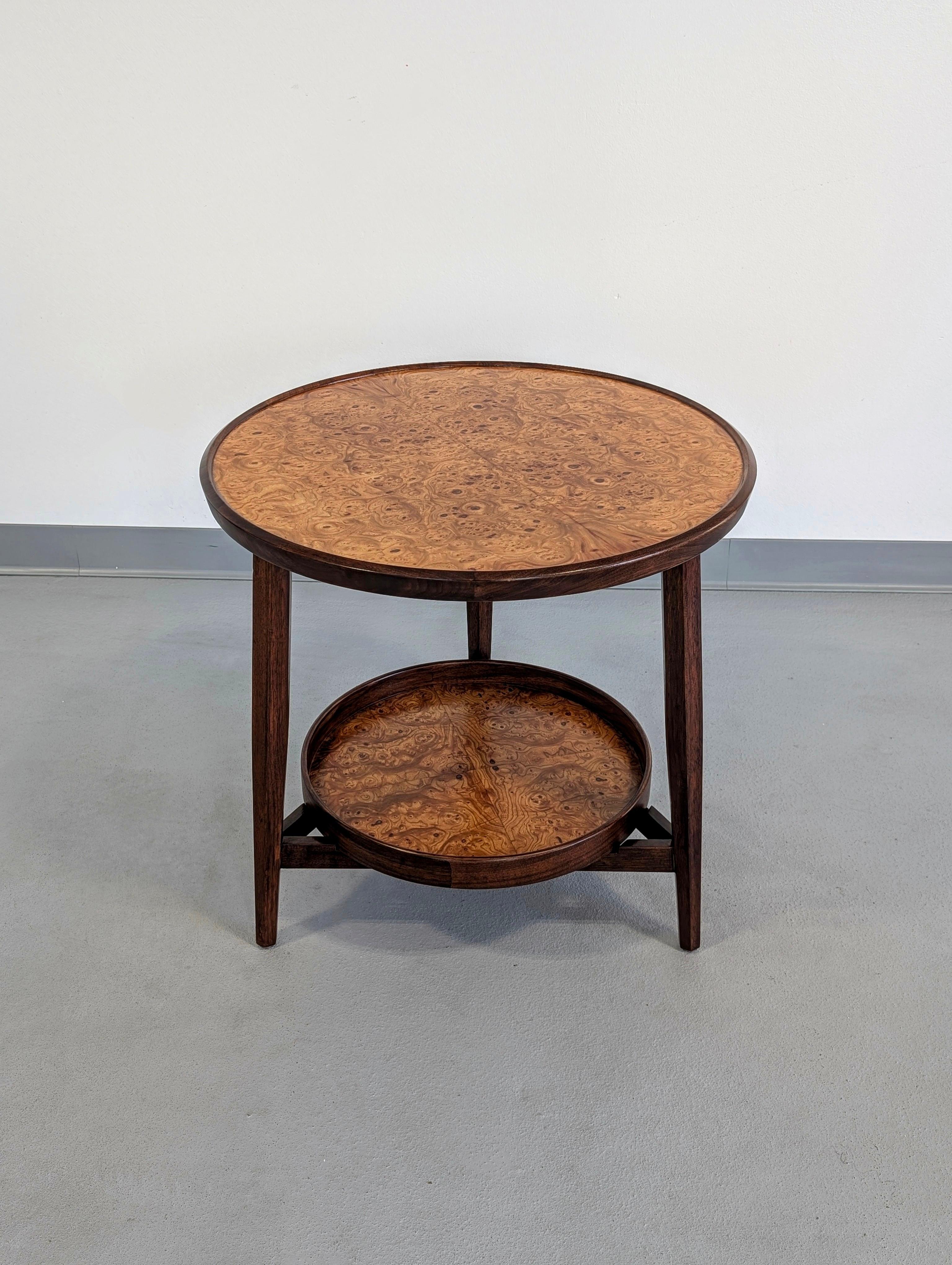 Américain Table en orme et noyer avec plateau pour Dunbar Edward Wormley en vente