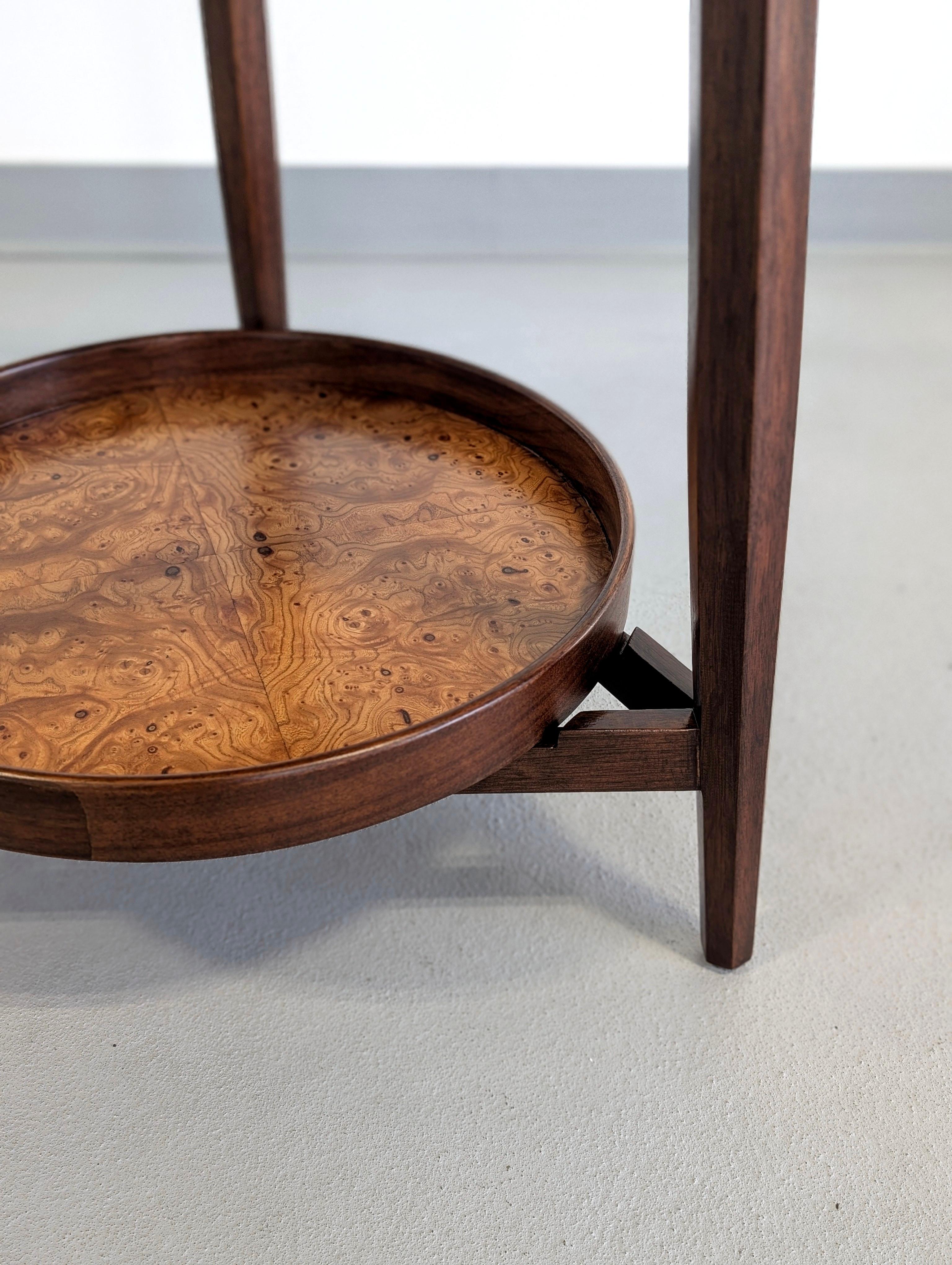 20ième siècle Table en orme et noyer avec plateau pour Dunbar Edward Wormley en vente