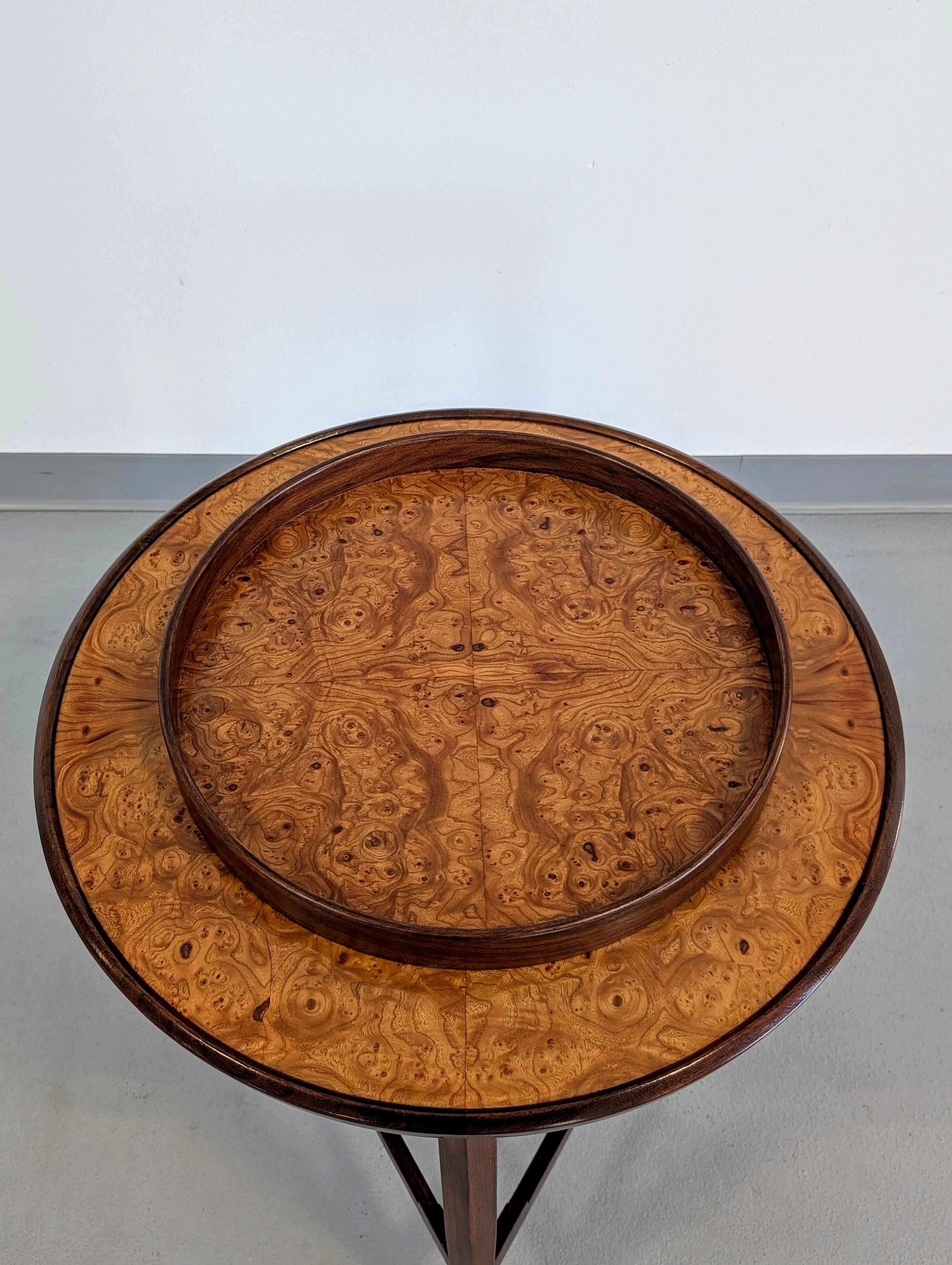 Noyer Table en orme et noyer avec plateau pour Dunbar Edward Wormley en vente