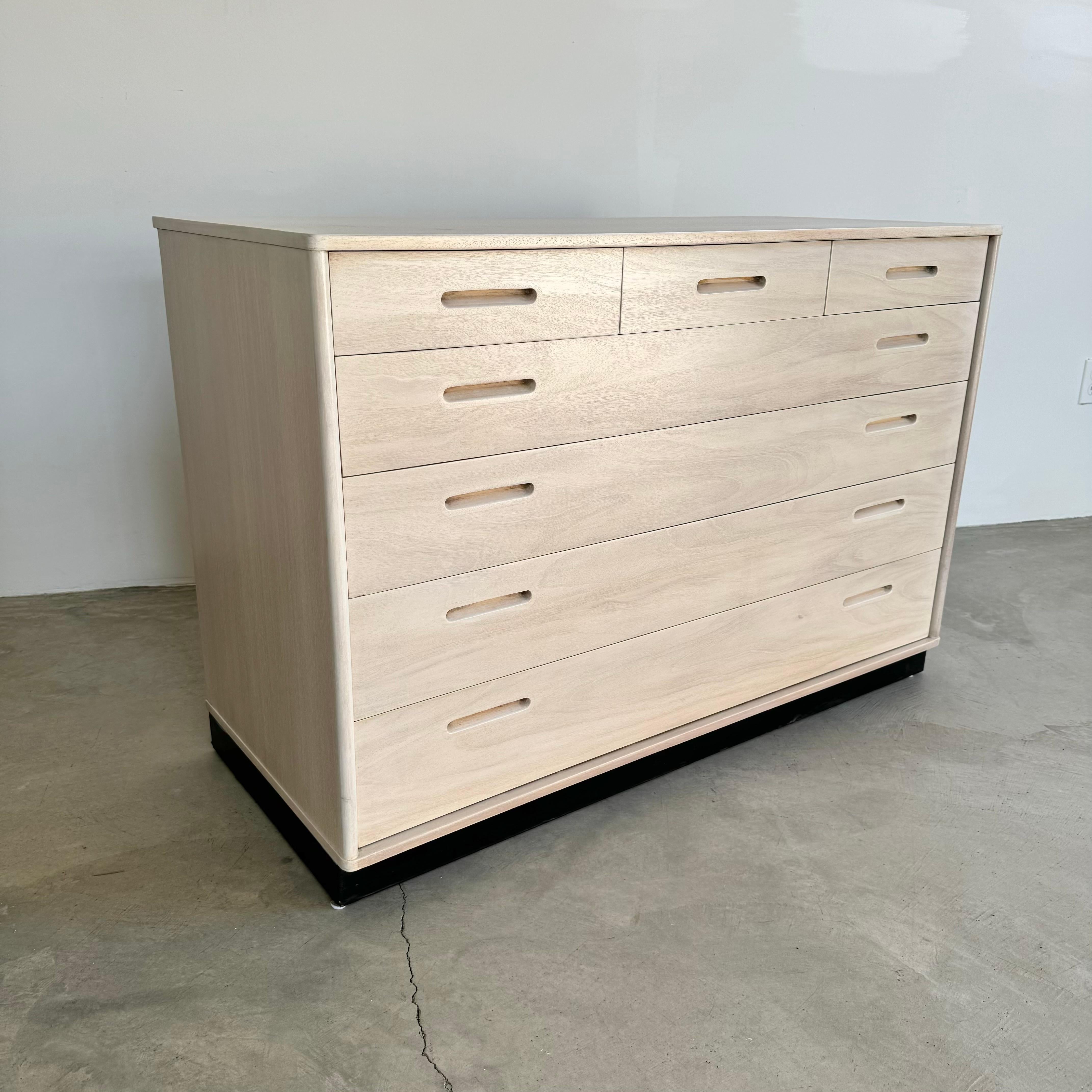 Beautifully made dresser by Edward Wormley for Dunbar in the 1950s. Newly refinished in a cerused Oak which gives it a warm and beachy energy.

Three thinner drawers lay across the top of the dresser, with four full sized drawers beneath. Black