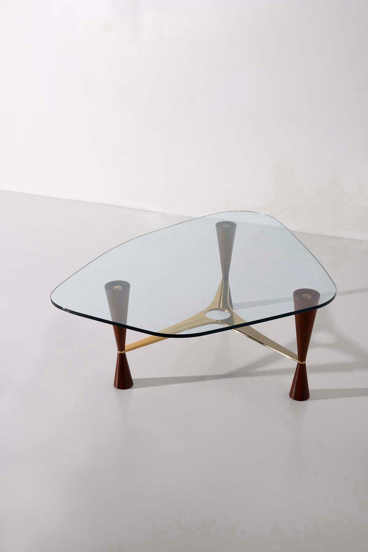Transport yourself to the sleek and sophisticated world of 1960s American design with an exquisite creation by Edward Wormley – a coffee table that embodies fluidity and elegance. This is not just a table; it's a piece of  that encapsulates the