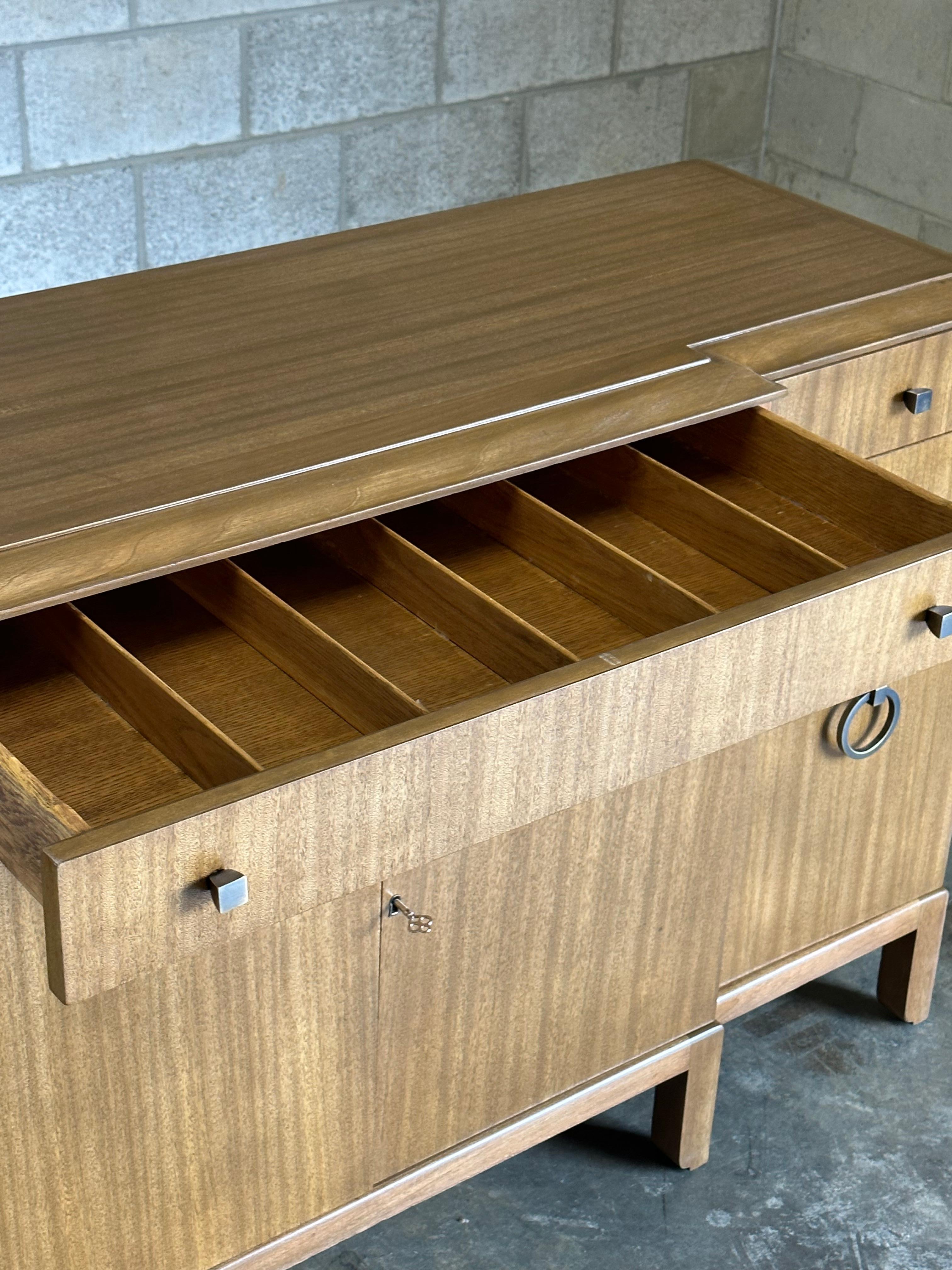 Edward Wormley Credenza/ Sideboard for Dunbar, 1940s For Sale 7