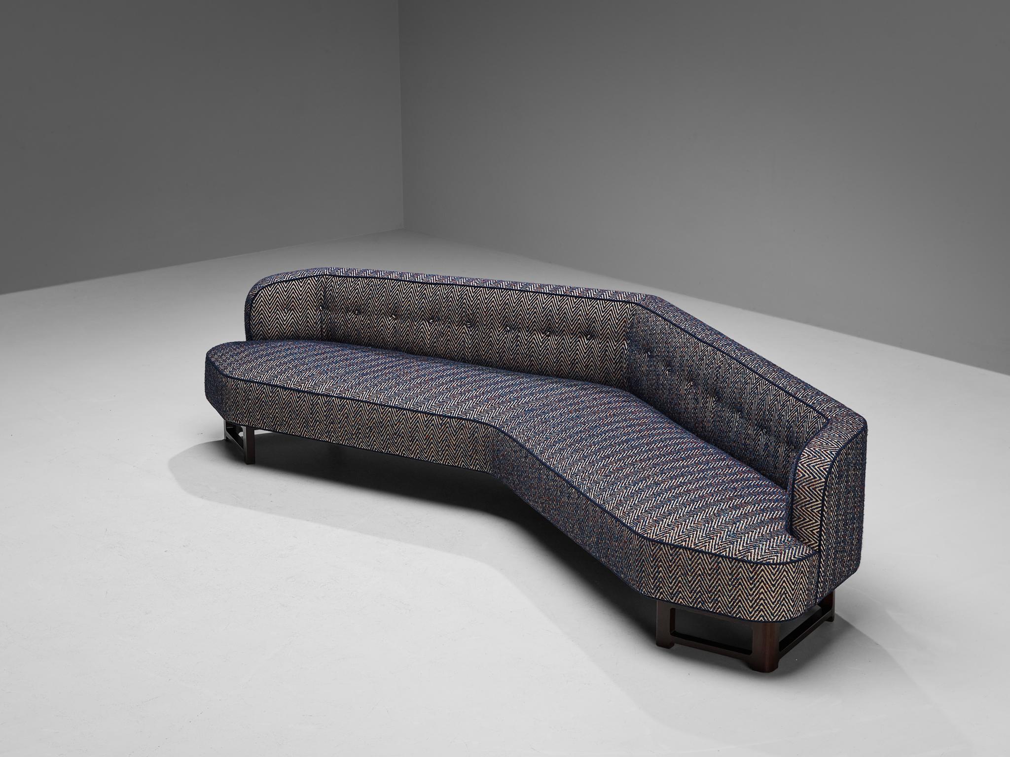 Edward Wormley for Dunbar, Janus sofa, model 6392, Evolution21 fabric Brazil Blue, mahogany, United States, 1960s.

Wide angled 'Janus' sofa by Edward Wormley. This sofa has a modern shape and sinuous lines which create a comfortable and appealing