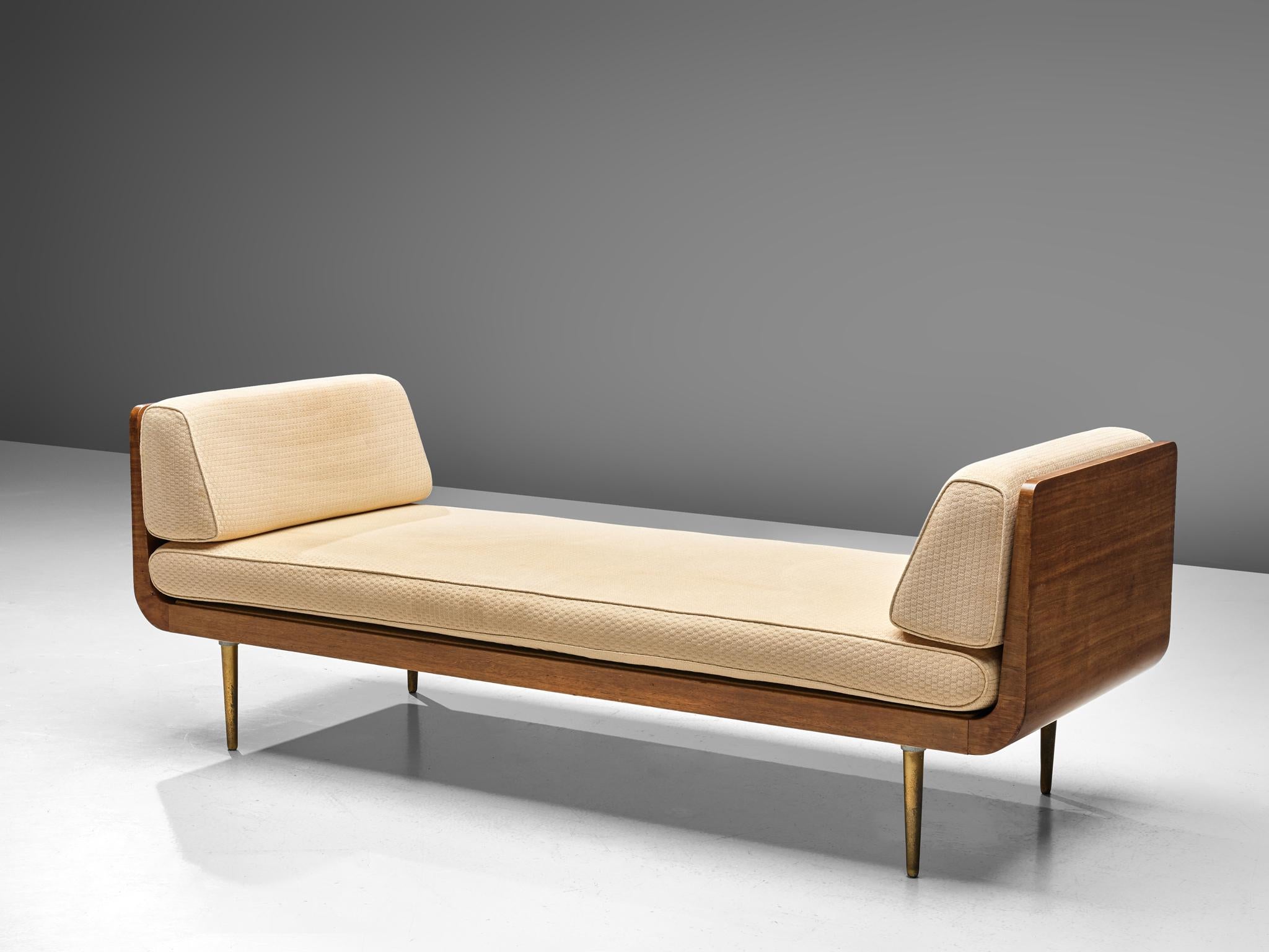 Edward Wormley for Dunbar, daybed, mahogany, fabric, metal, United States, 1950s.

A daybed designed by Edward Wormley for Dunbar in mahogany. The sculpted frame shows beautiful lines and forms up at its end. The two cushions as well as the mattress