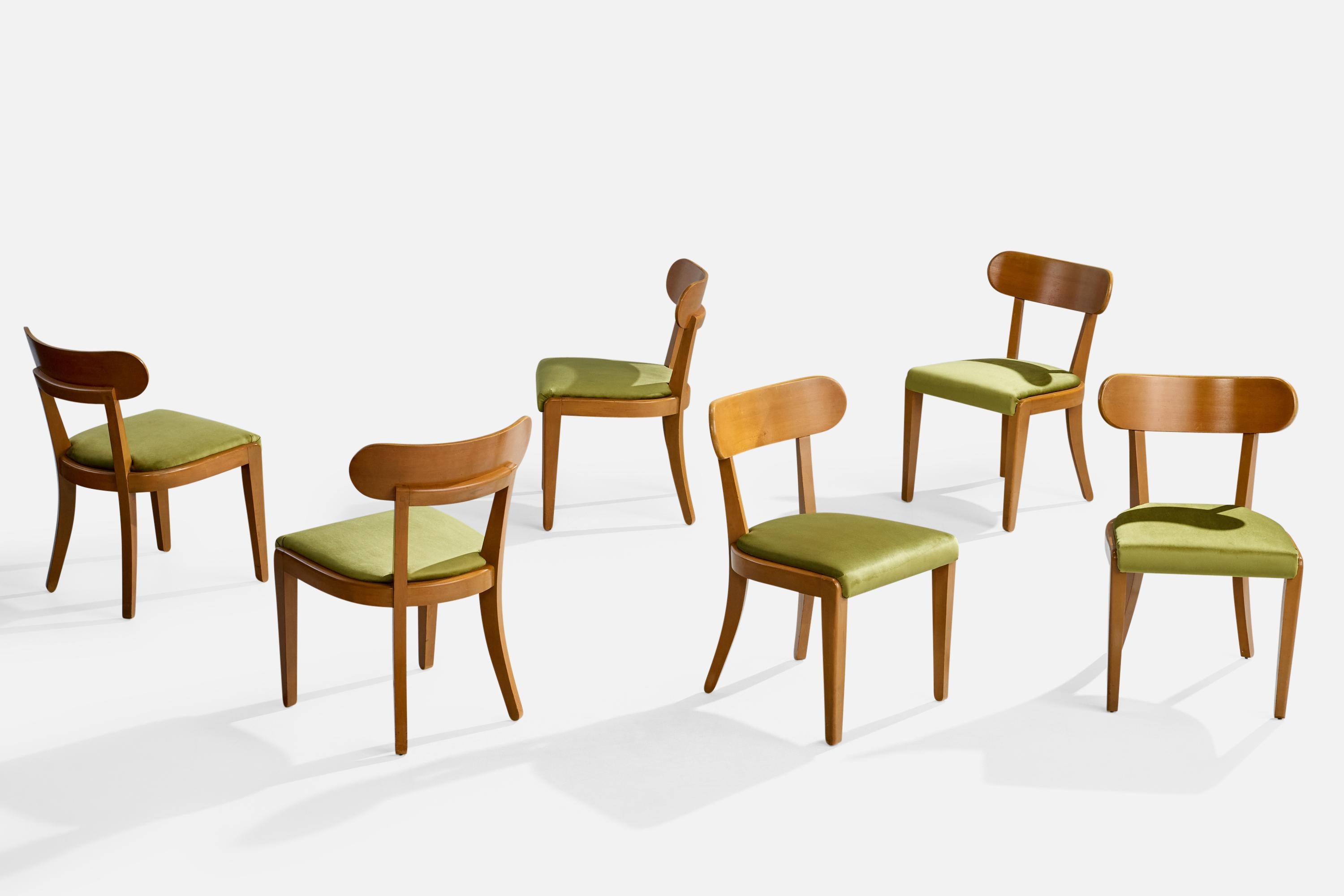 Ensemble de six chaises de salle à manger ou chaises d'appoint en bois et velours vert, conçues par Edward Wormley et produites par Drexel, États-Unis, vers les années 1950.

Dimensions globales (pouces) : 30.75 