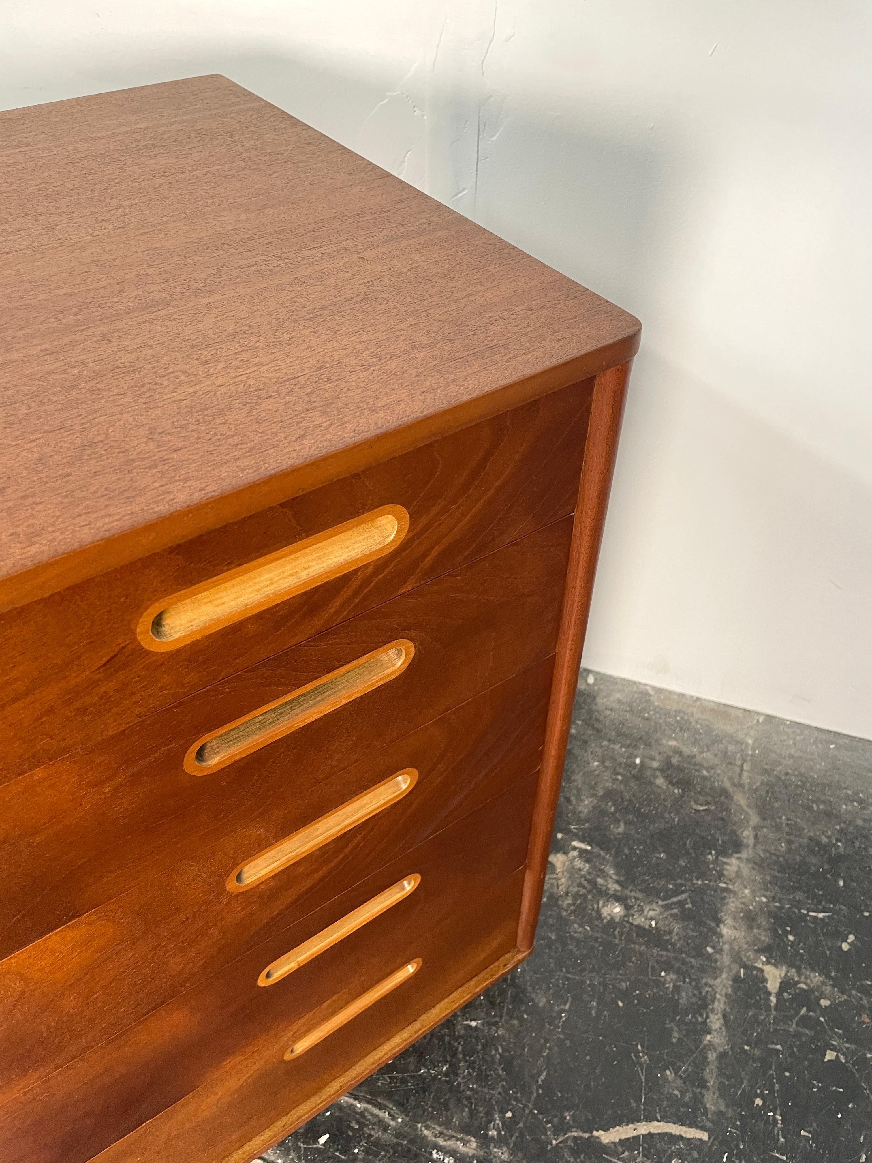 Edward Wormley Dresser in Mahogany and Leather for Dunbar For Sale 1