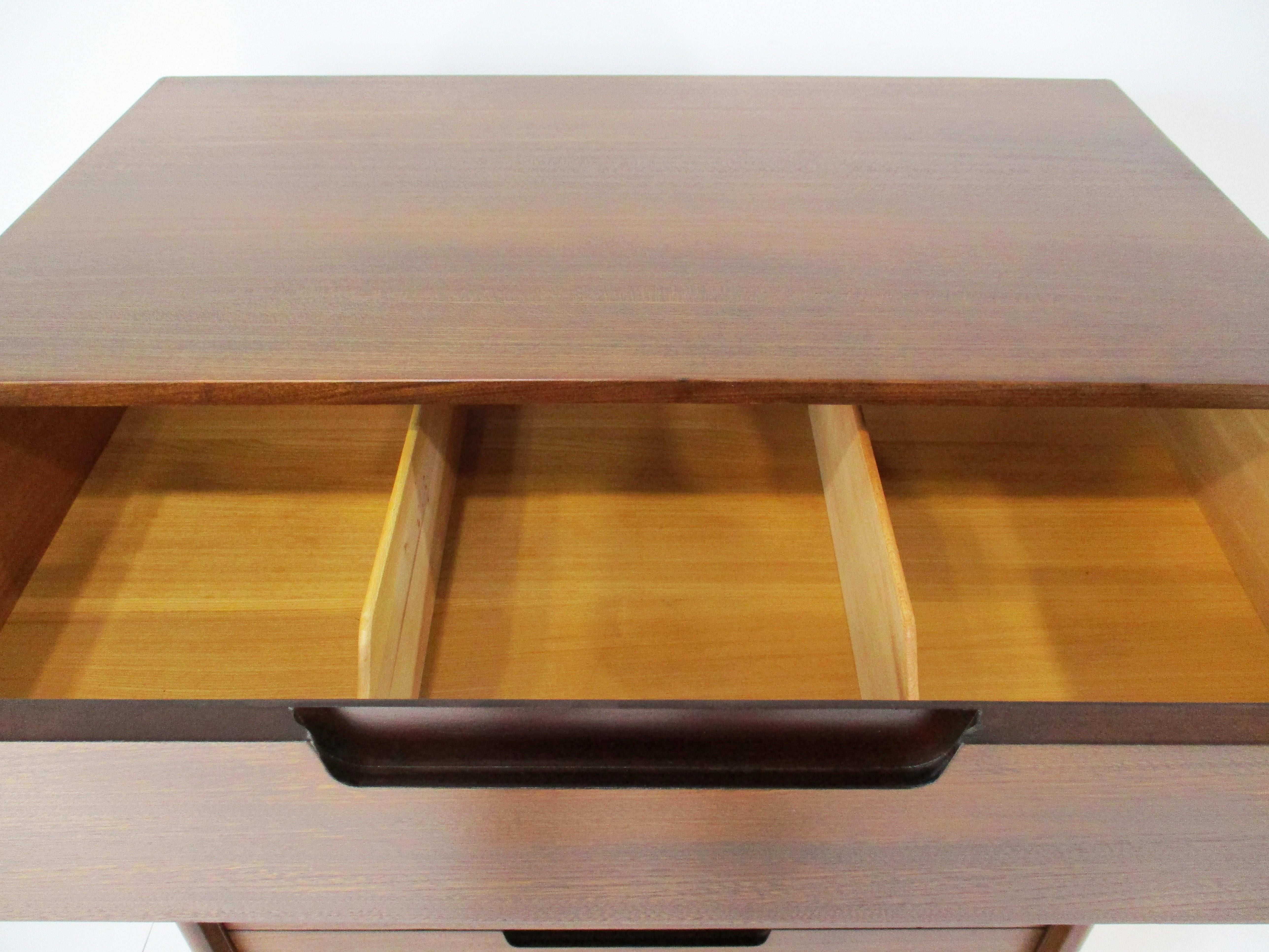 Legno Cassettone Edward Wormley Drexel Highboy in vendita