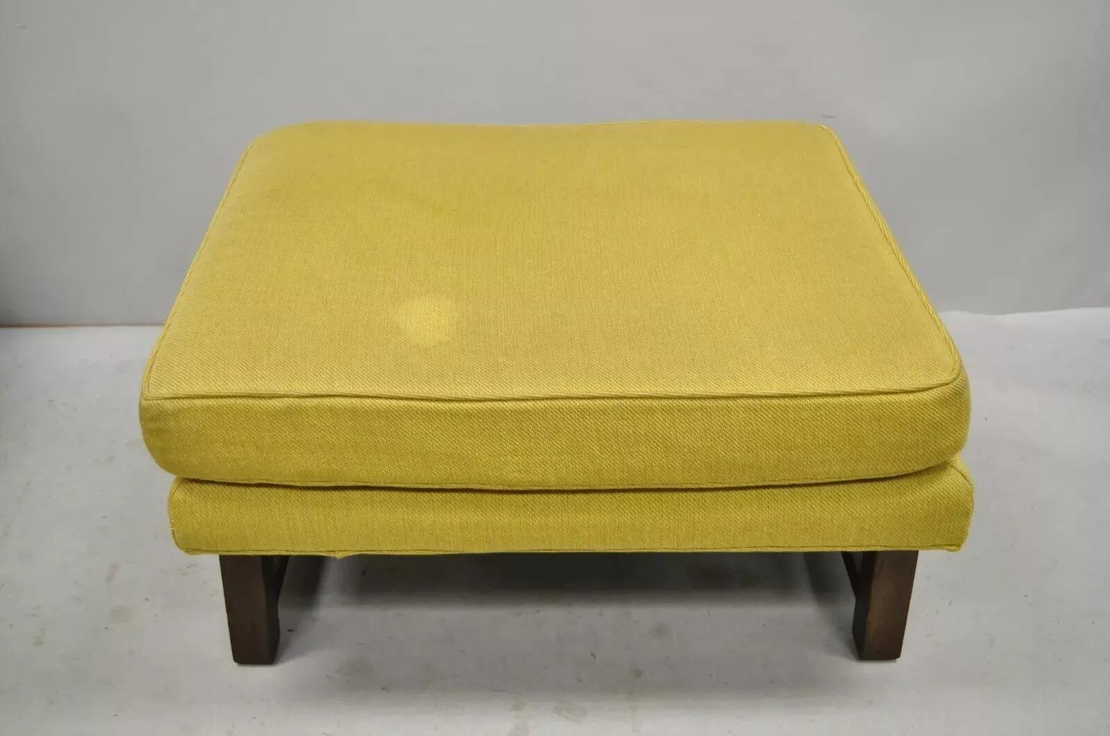Edward Wormley Dunbar, chaise longue à haut dossier en noyer, moderne du milieu du siècle, et ottoman en vente 1