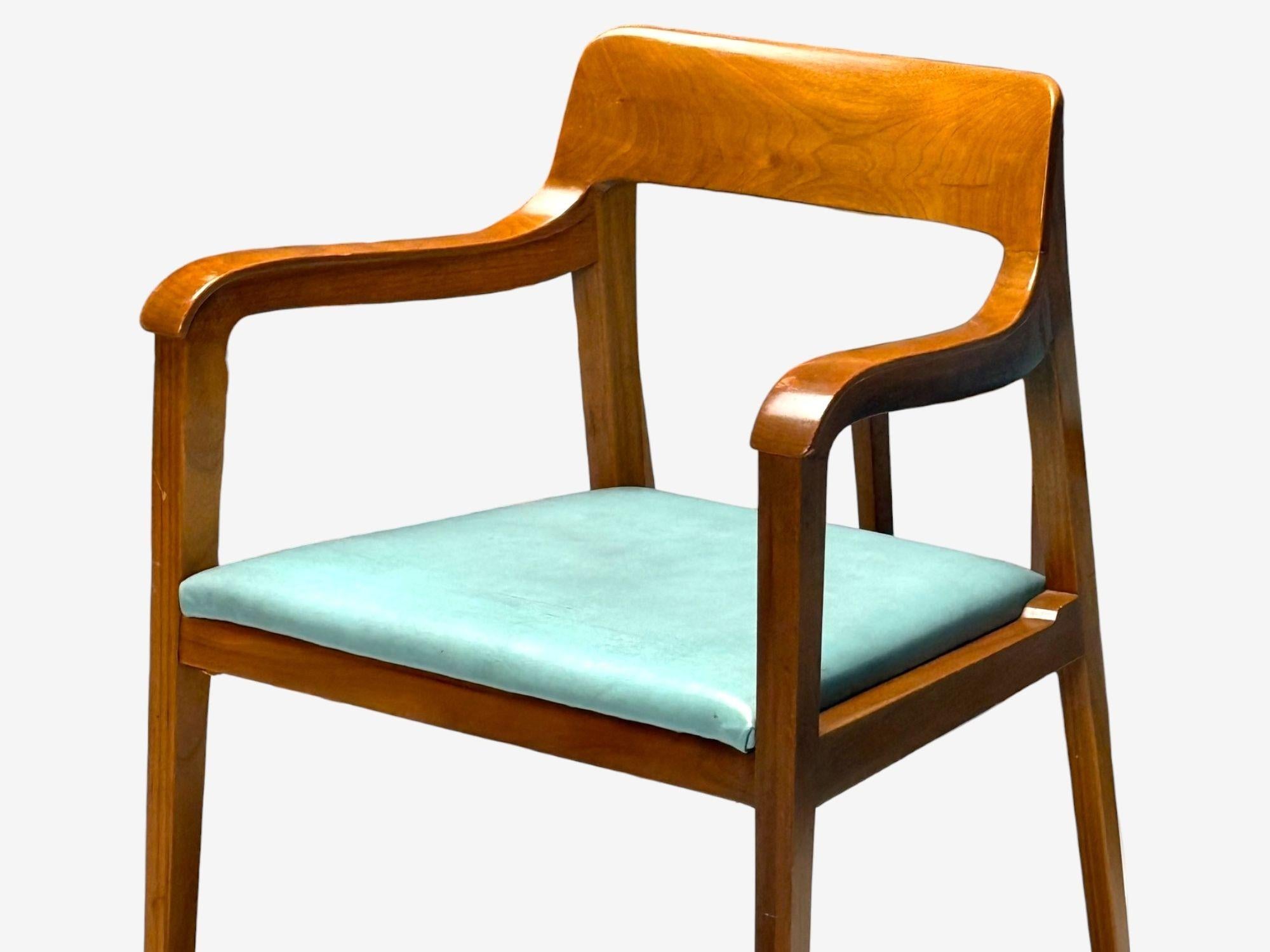 Edward Wormley, Dunbar, Sechs Riemerschmid-Esszimmerstühle, Nussbaum, Leder, 1940er Jahre im Zustand „Gut“ im Angebot in Manhasset, NY