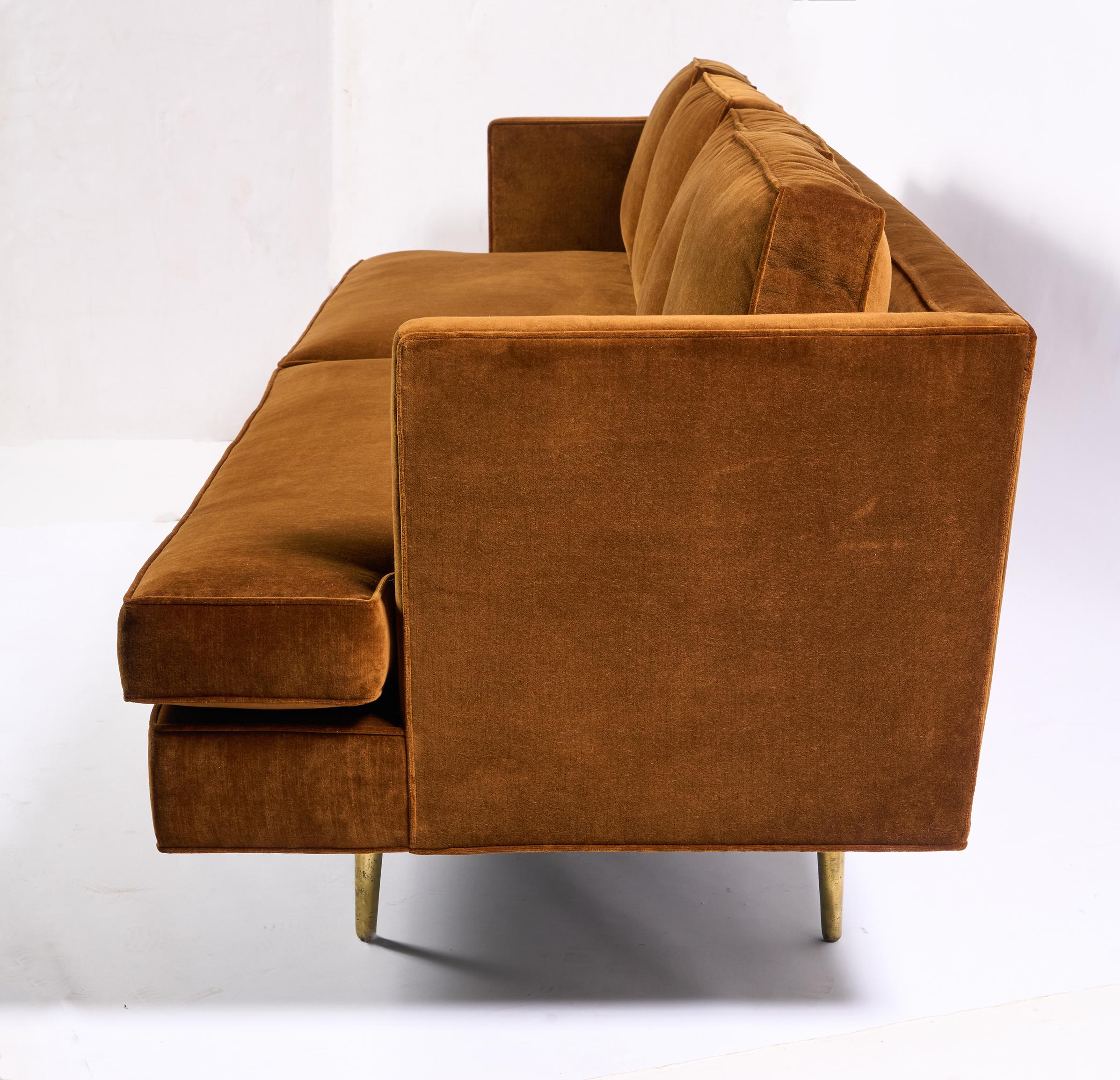 Mid-Century Modern Edward Wormley, Canapé Dunbar, velours Brown et pieds en laiton en vente
