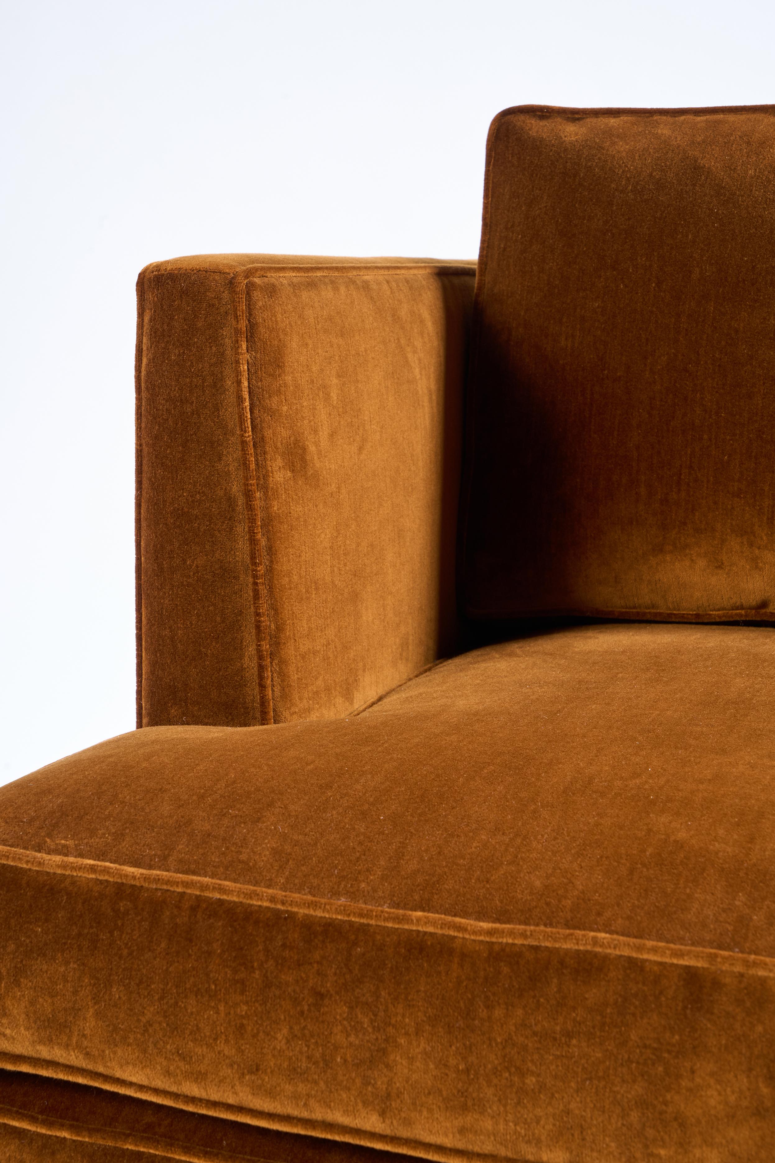 Edward Wormley, Canapé Dunbar, velours Brown et pieds en laiton en vente 3