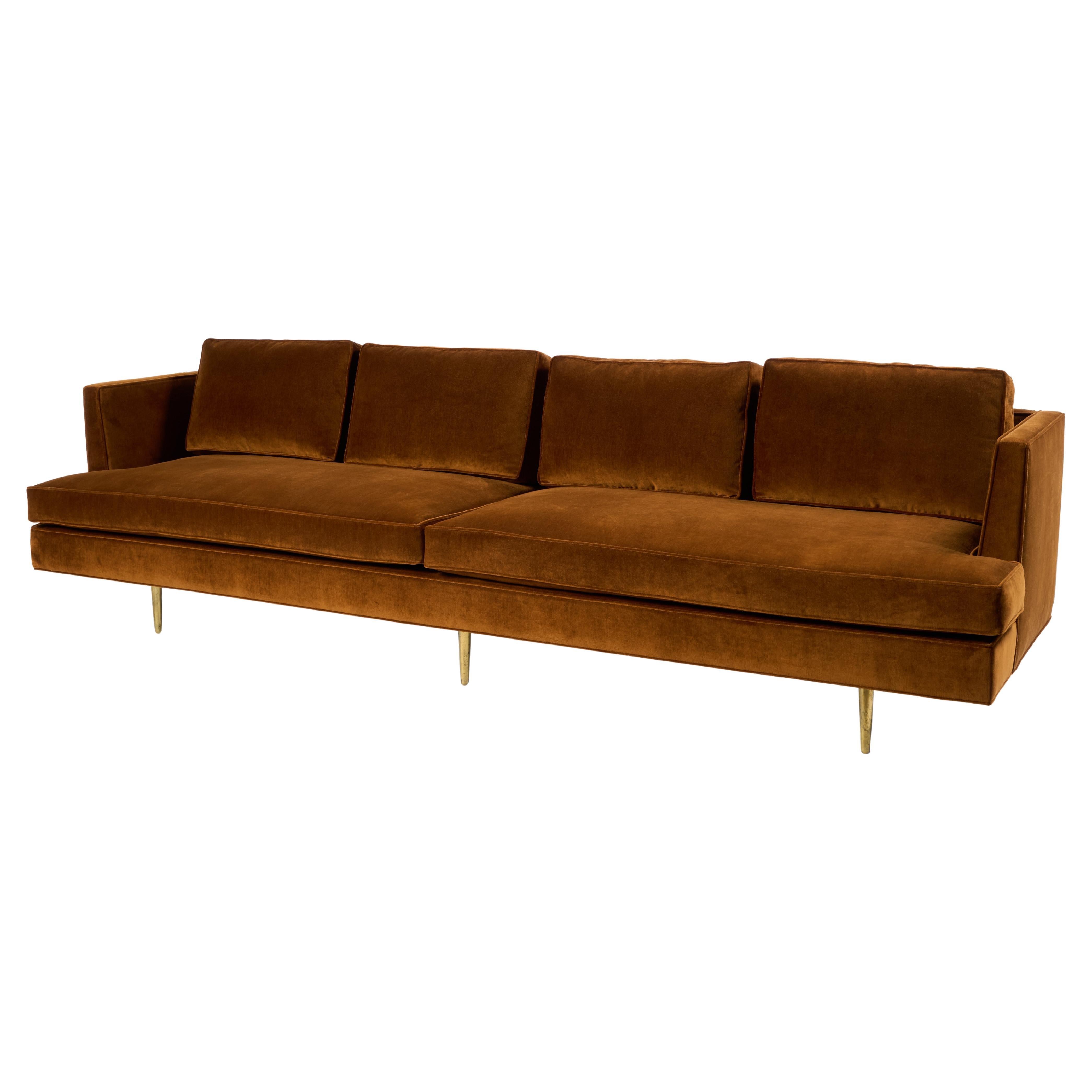 Edward Wormley, Canapé Dunbar, velours Brown et pieds en laiton en vente
