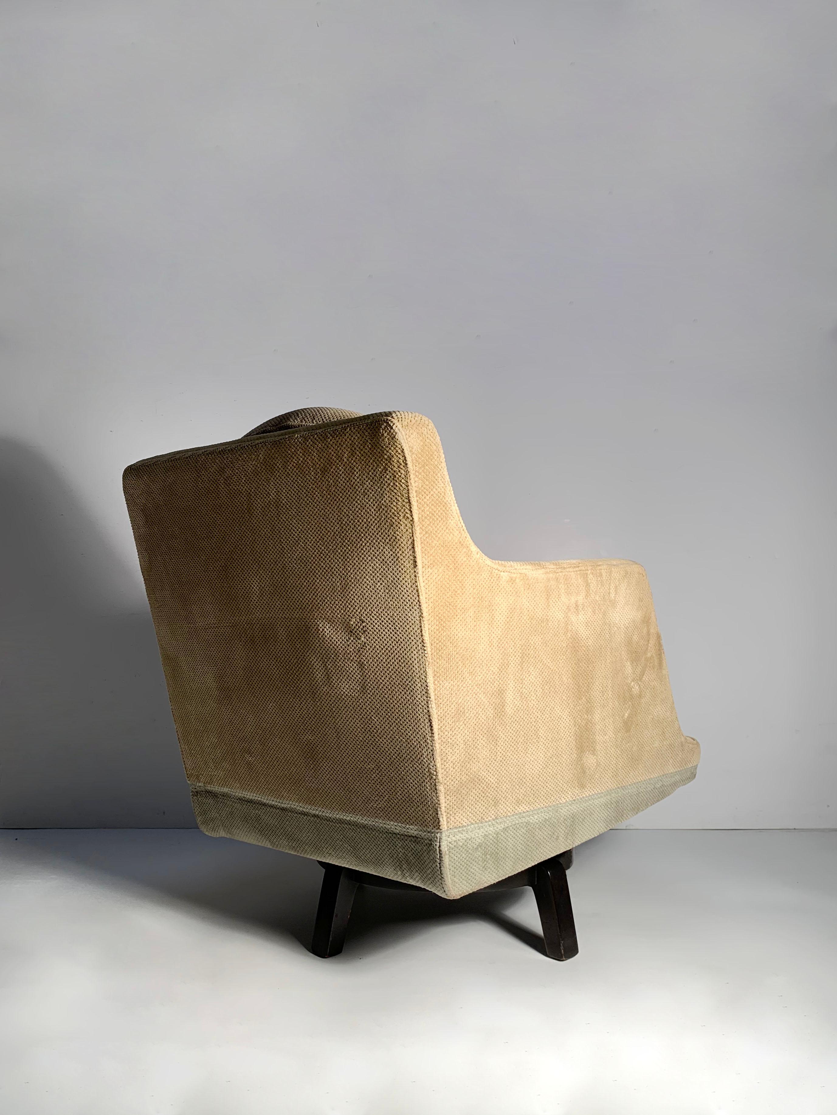 American Edward Wormley Dunbar Swivel Lounge Chair For Sale