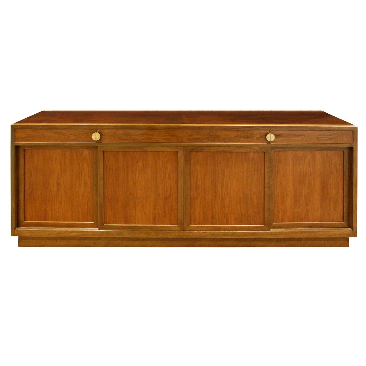 Edward Wormley Elegant Credenza in Walnut and Mahogany 1960s, Signed