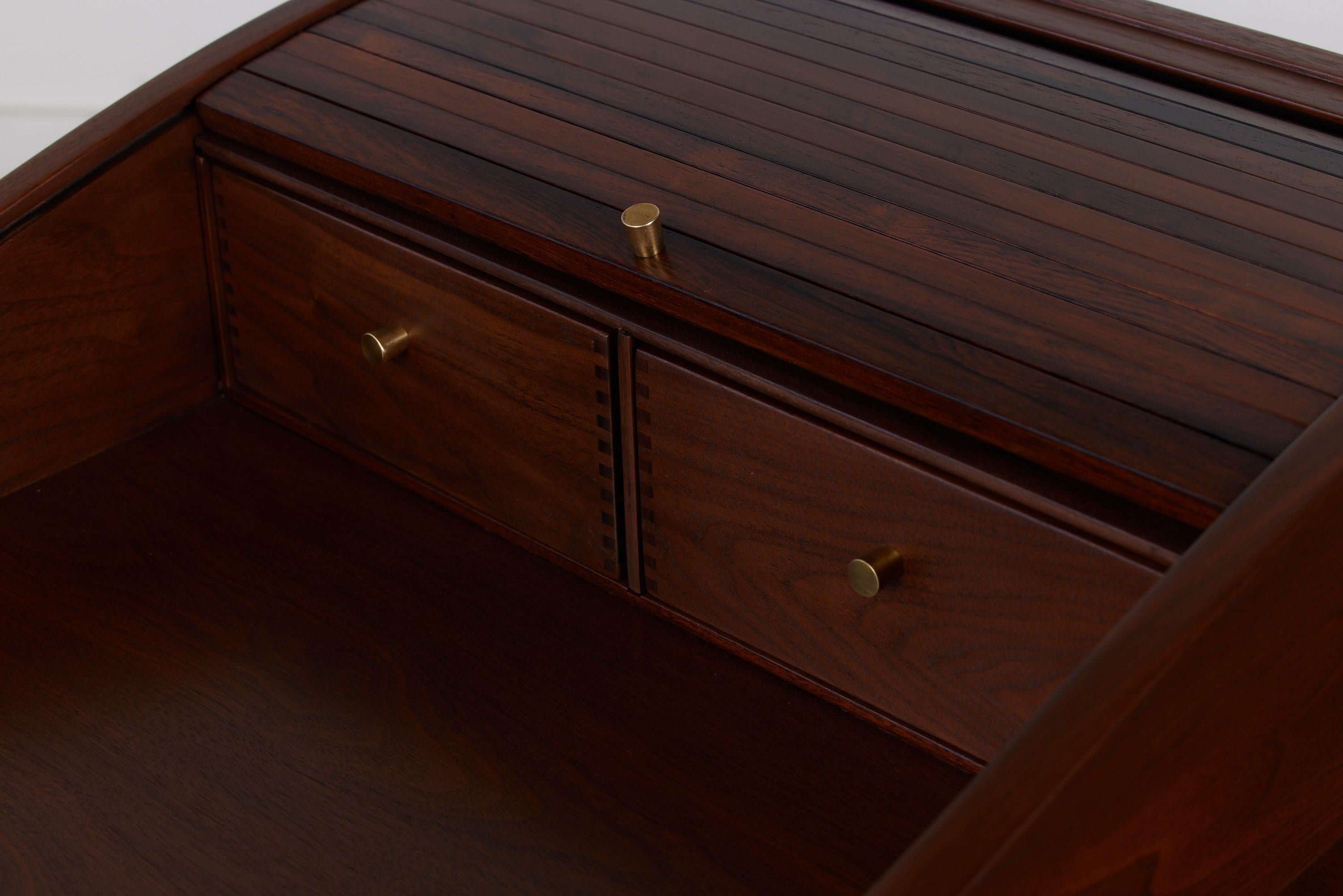 Tambour-Tür-Schreibtisch aus Palisanderholz von Edward Wormley für Dunbar im Angebot 6