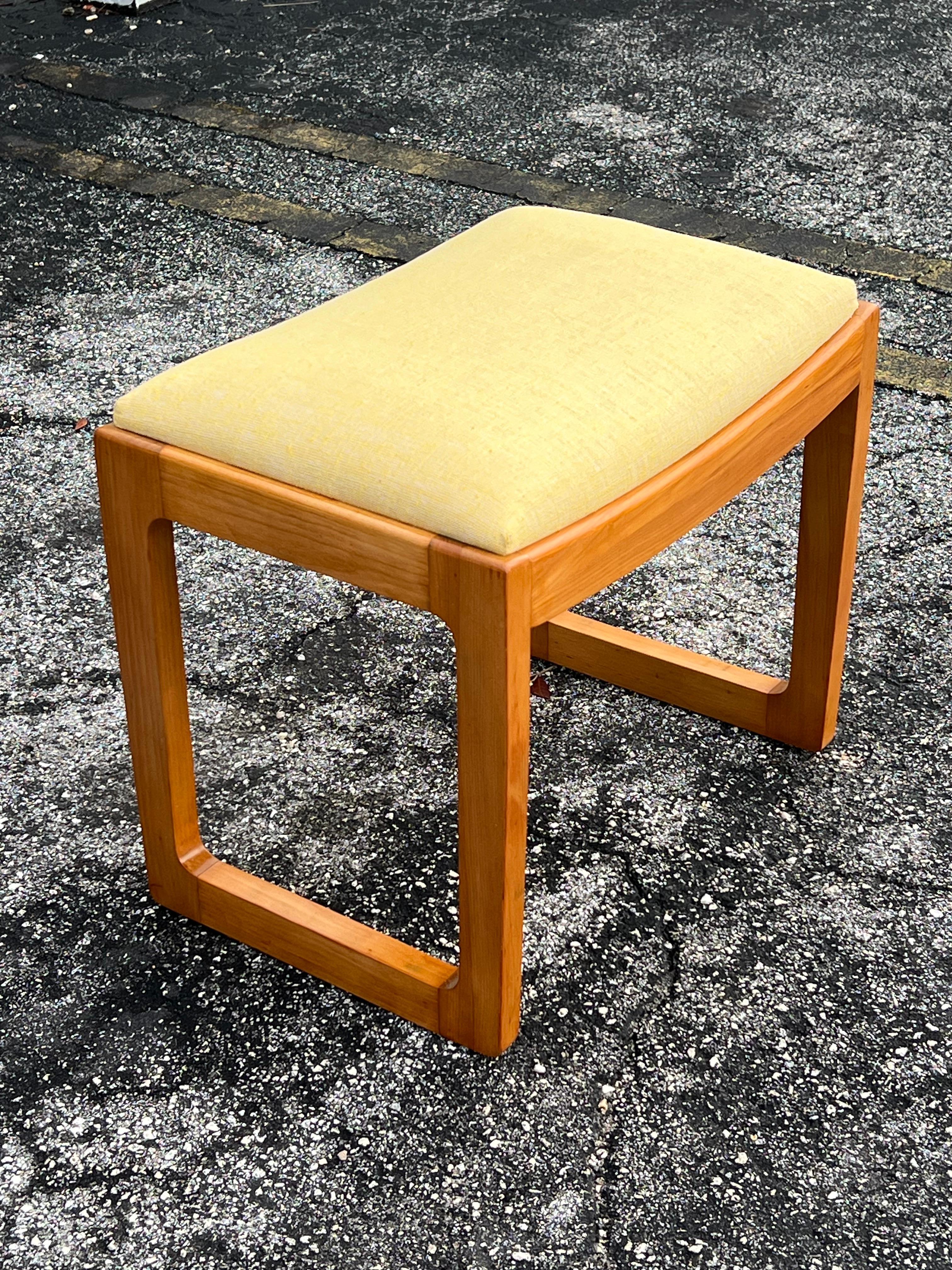 Edward Wormley For Drexel Precedent Bench With Upholstered Seat ca' 1950's en vente 3