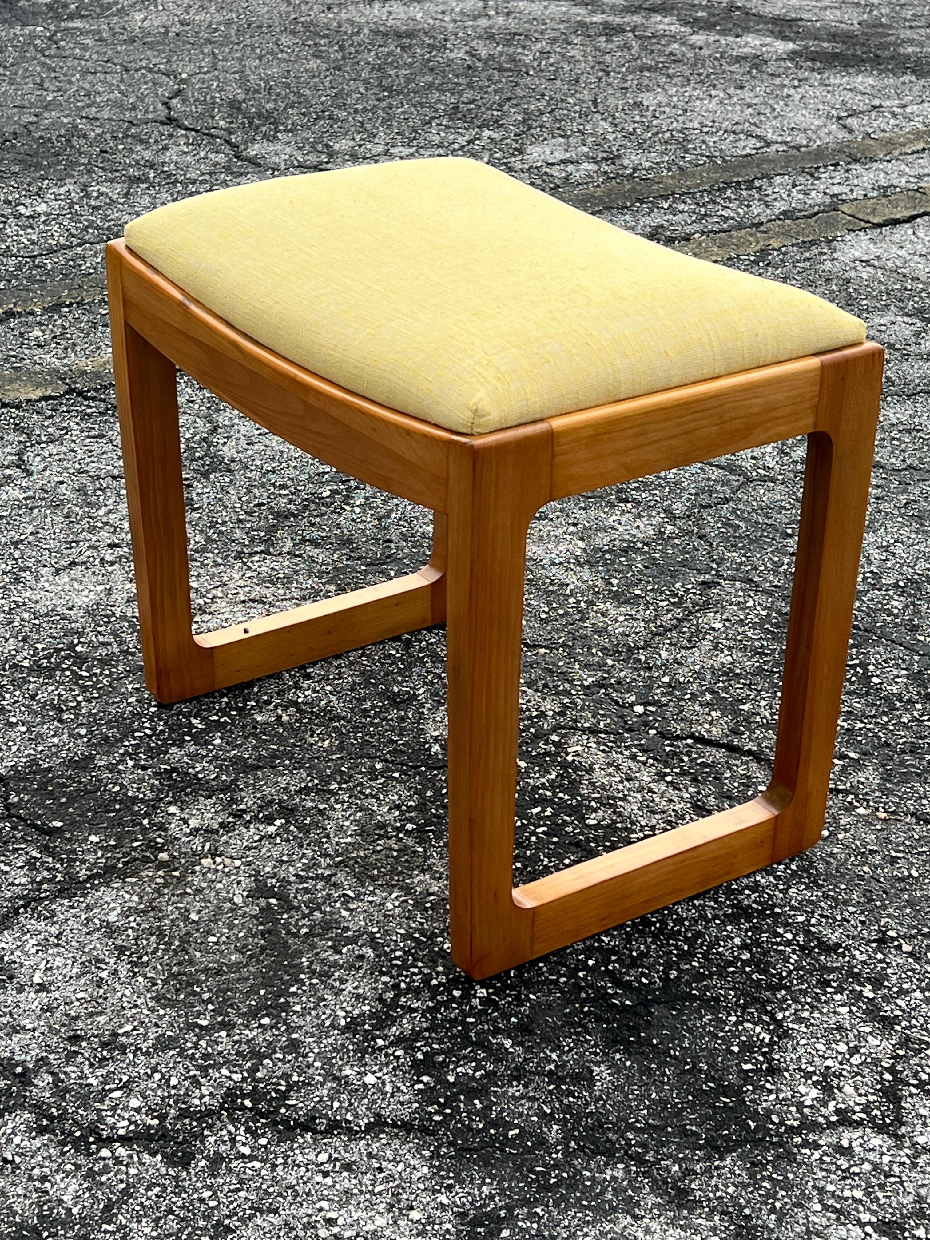 Edward Wormley For Drexel Precedent Bench With Upholstered Seat ca' 1950's en vente 5
