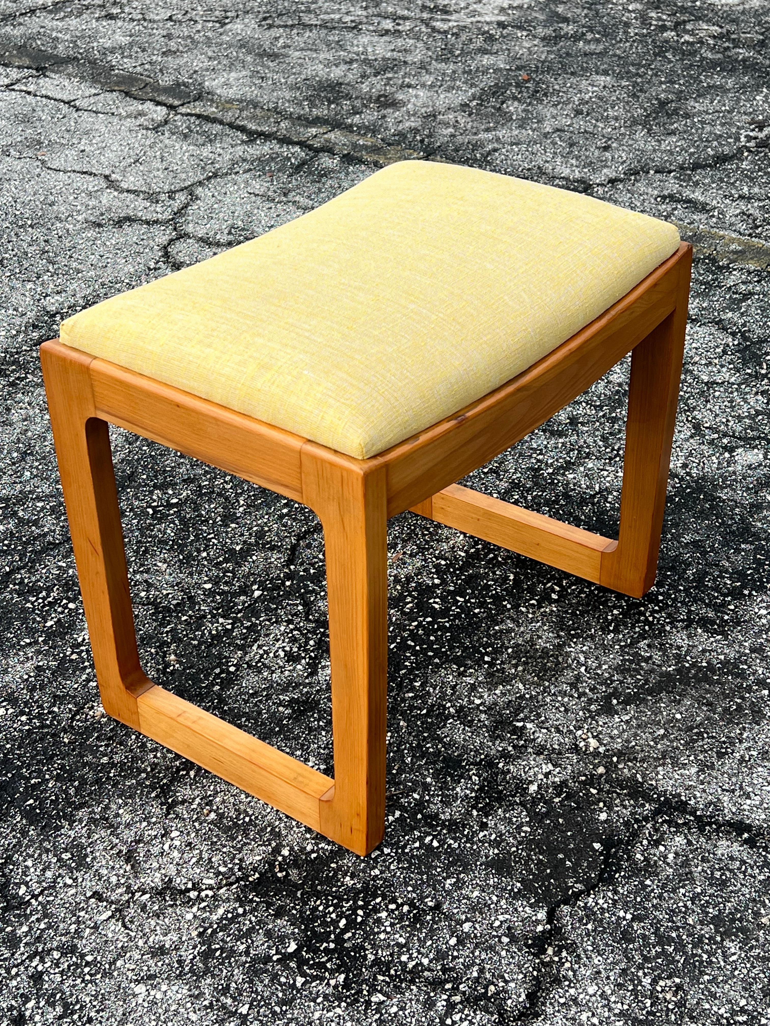 Mid-Century Modern Edward Wormley For Drexel Precedent Bench With Upholstered Seat ca' 1950's en vente