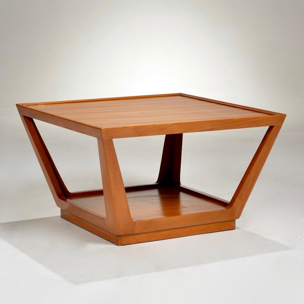 Table basse de style moderne Edward Wormley pour Drexel, de forme trapézoïdale, réalisée pour la Collection Precedent.




 
