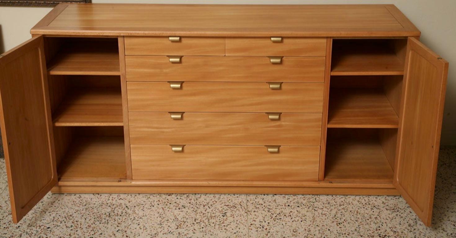 Mid-Century Modern Wormley for Drexel, his Precedent collection sideboard-buffet, originally designed in the late 1940s. Center drawers with end cabinet doors and interior shelves. Price includes refinishing, custom color options available. Drexel