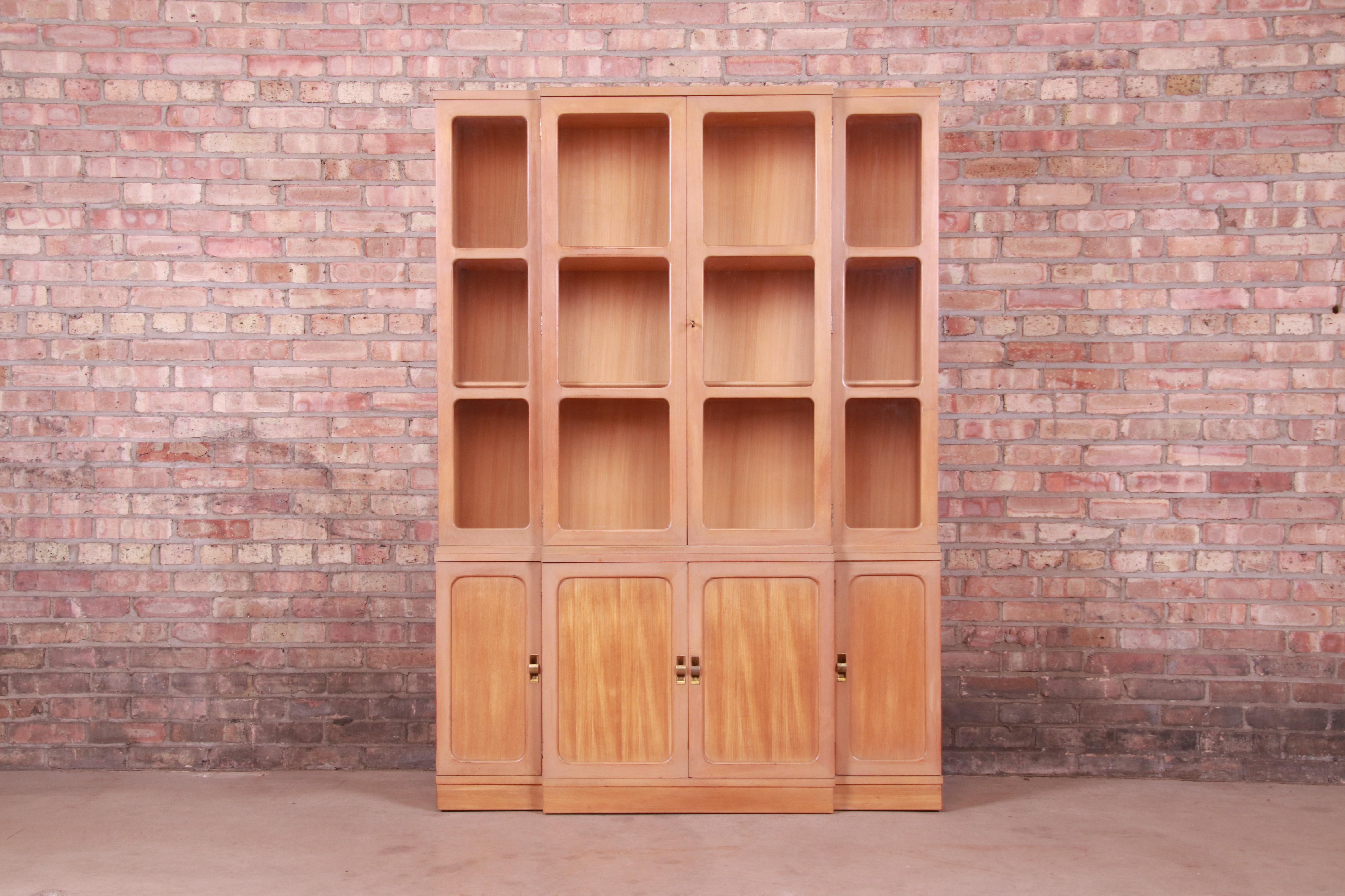madera closed bookcase