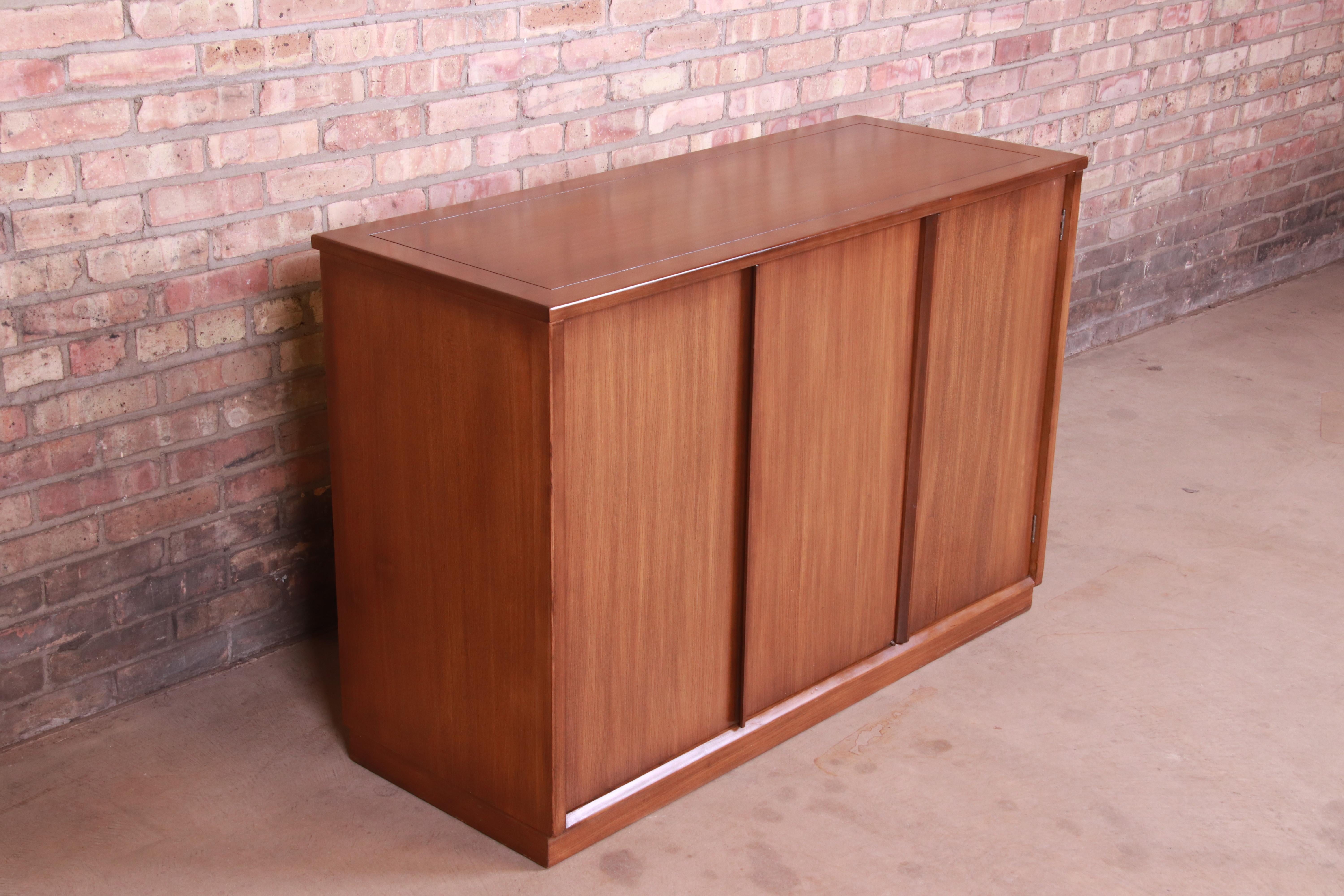 Edward Wormley for Drexel Precedent Elm Wood Sideboard or Bar Cabinet, 1950s In Good Condition In South Bend, IN