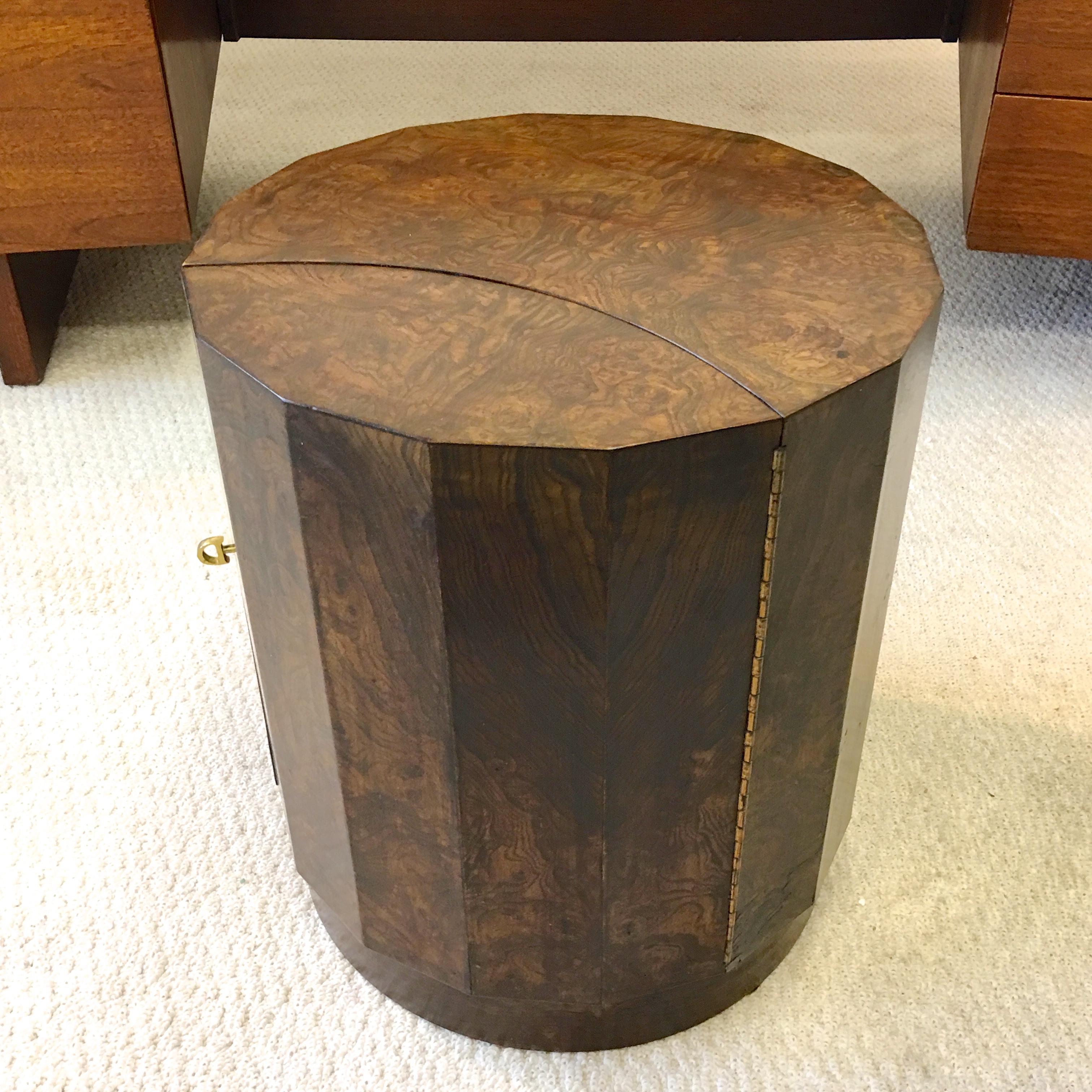 Edward Wormley for Dunbar #6302C Pedestal Drum Bar Cabinet In Good Condition In Hanover, MA