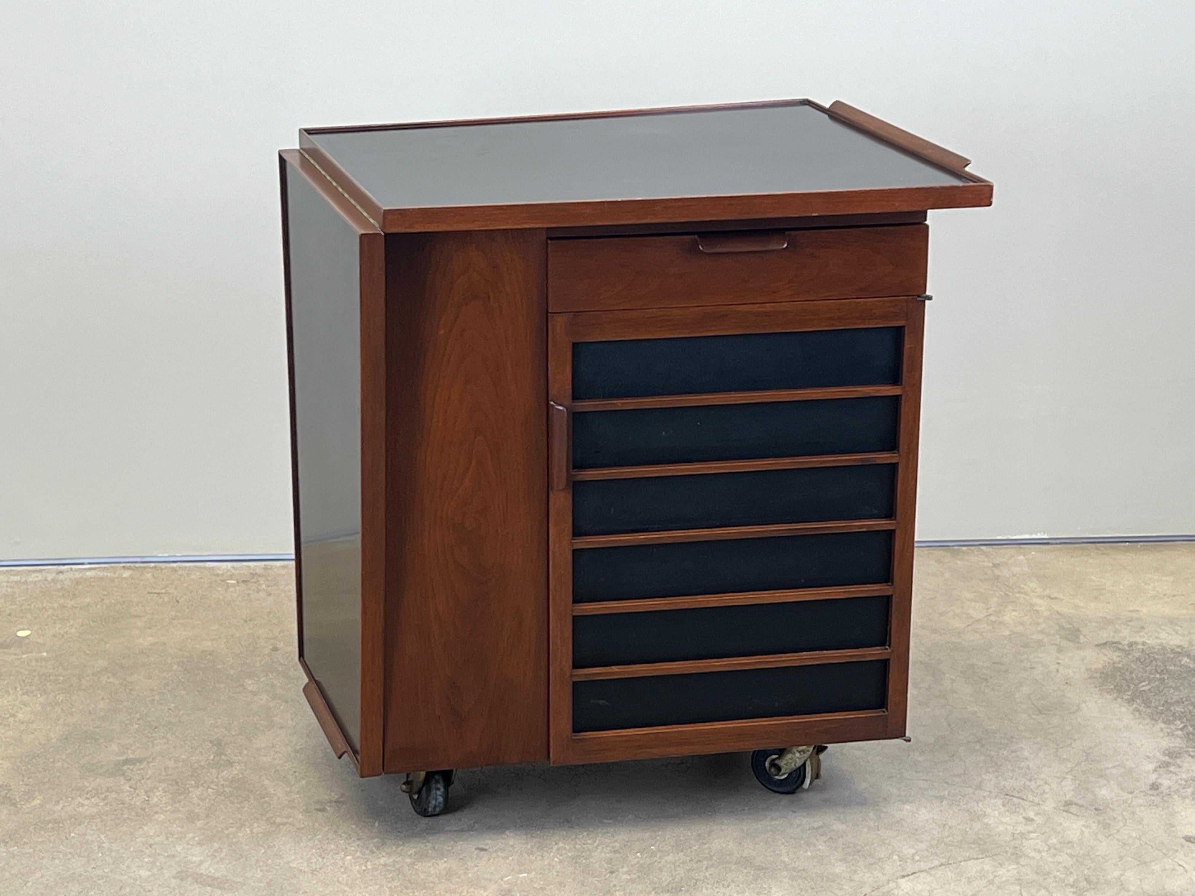Edward Wormley para Carrito de bar Dunbar Nogal en venta