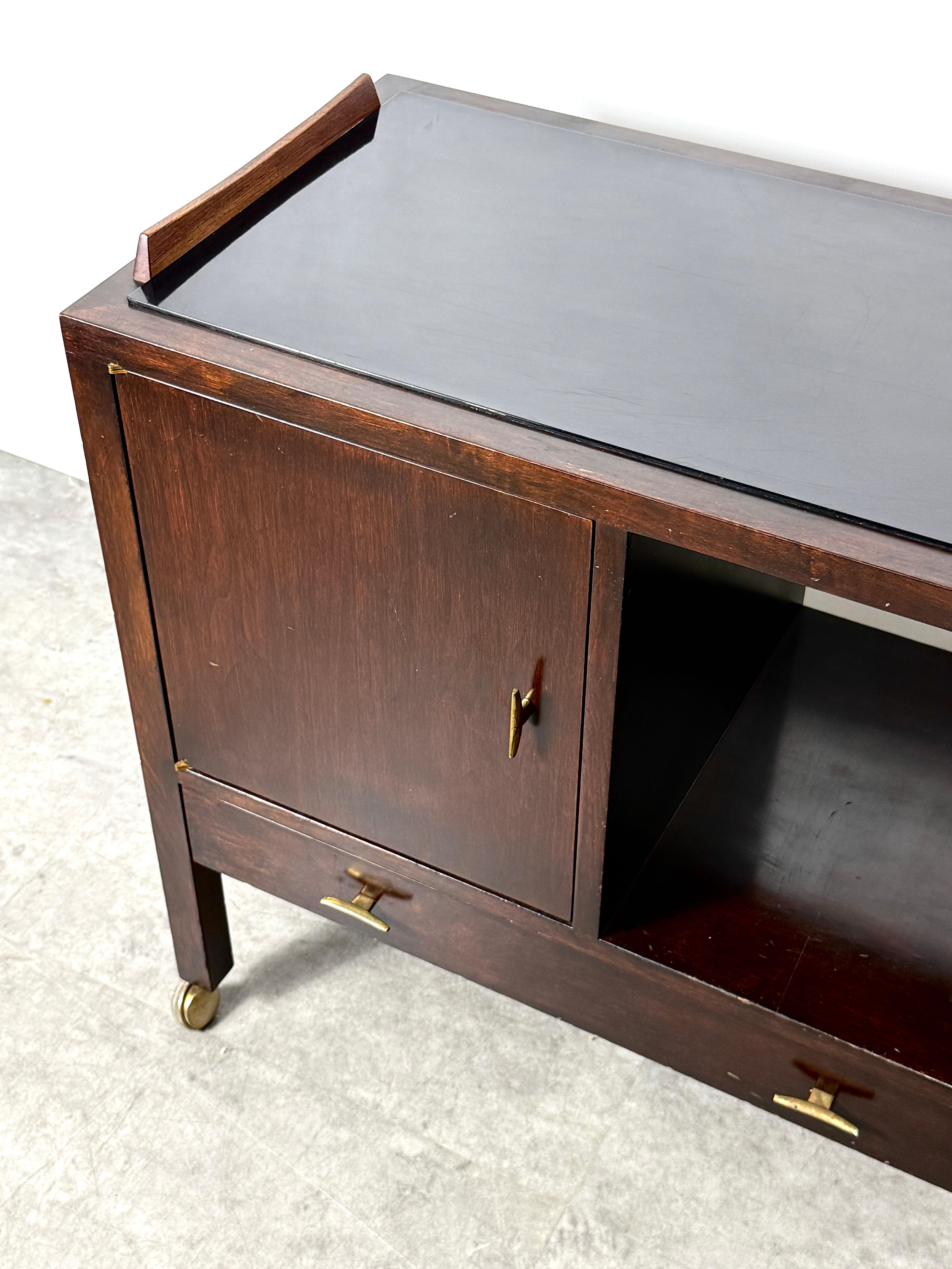 Edward Wormley for Dunbar Bar Cart Server Cabinet, noyer, palissandre et laiton années 1950 en vente 7
