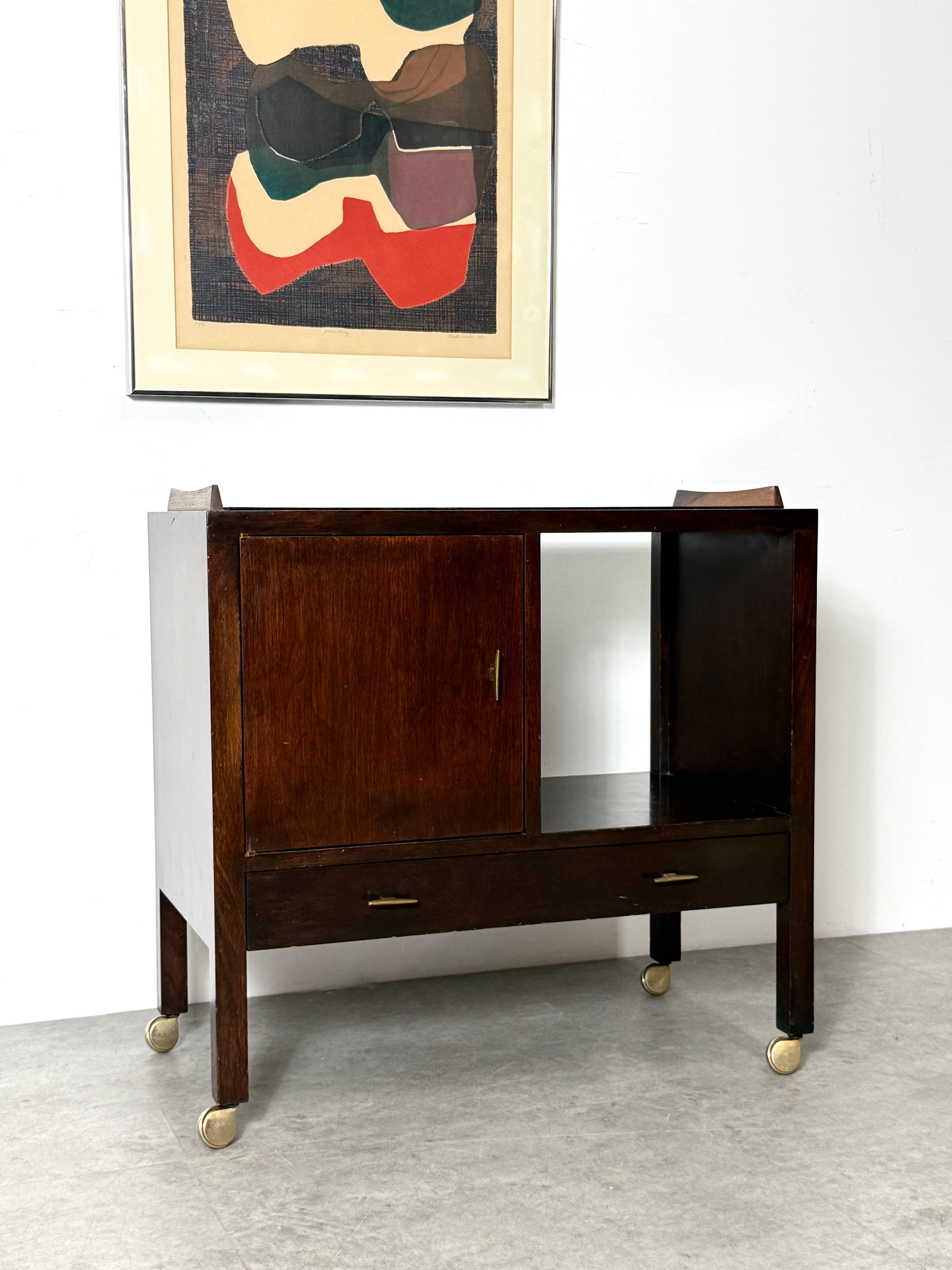 Américain Edward Wormley for Dunbar Bar Cart Server Cabinet, noyer, palissandre et laiton années 1950 en vente