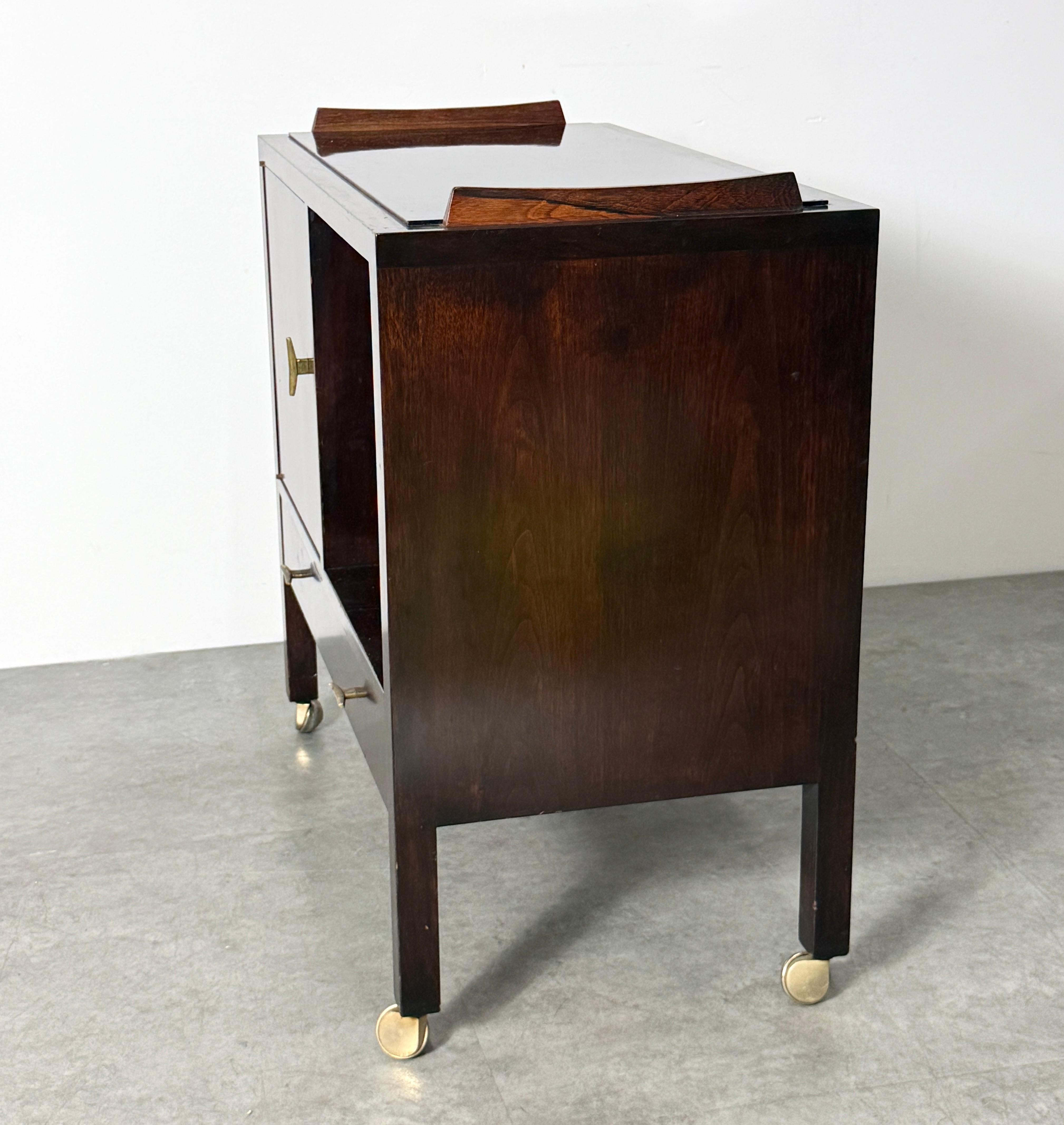 Edward Wormley for Dunbar Bar Cart Server Cabinet, noyer, palissandre et laiton années 1950 en vente 2