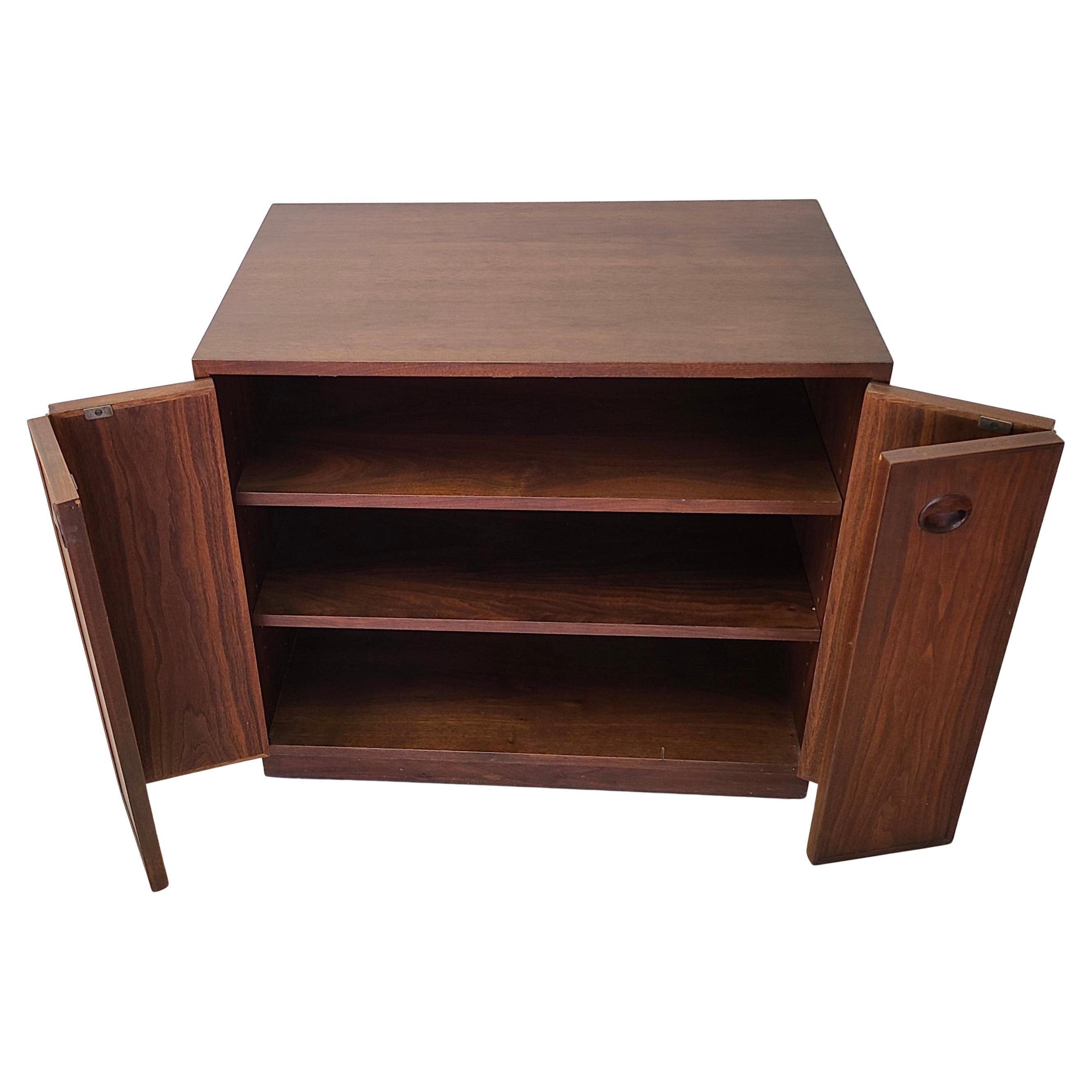 Mid-20th Century Edward Wormley for Dunbar Bi-fold Cabinet #815 in Walnut For Sale