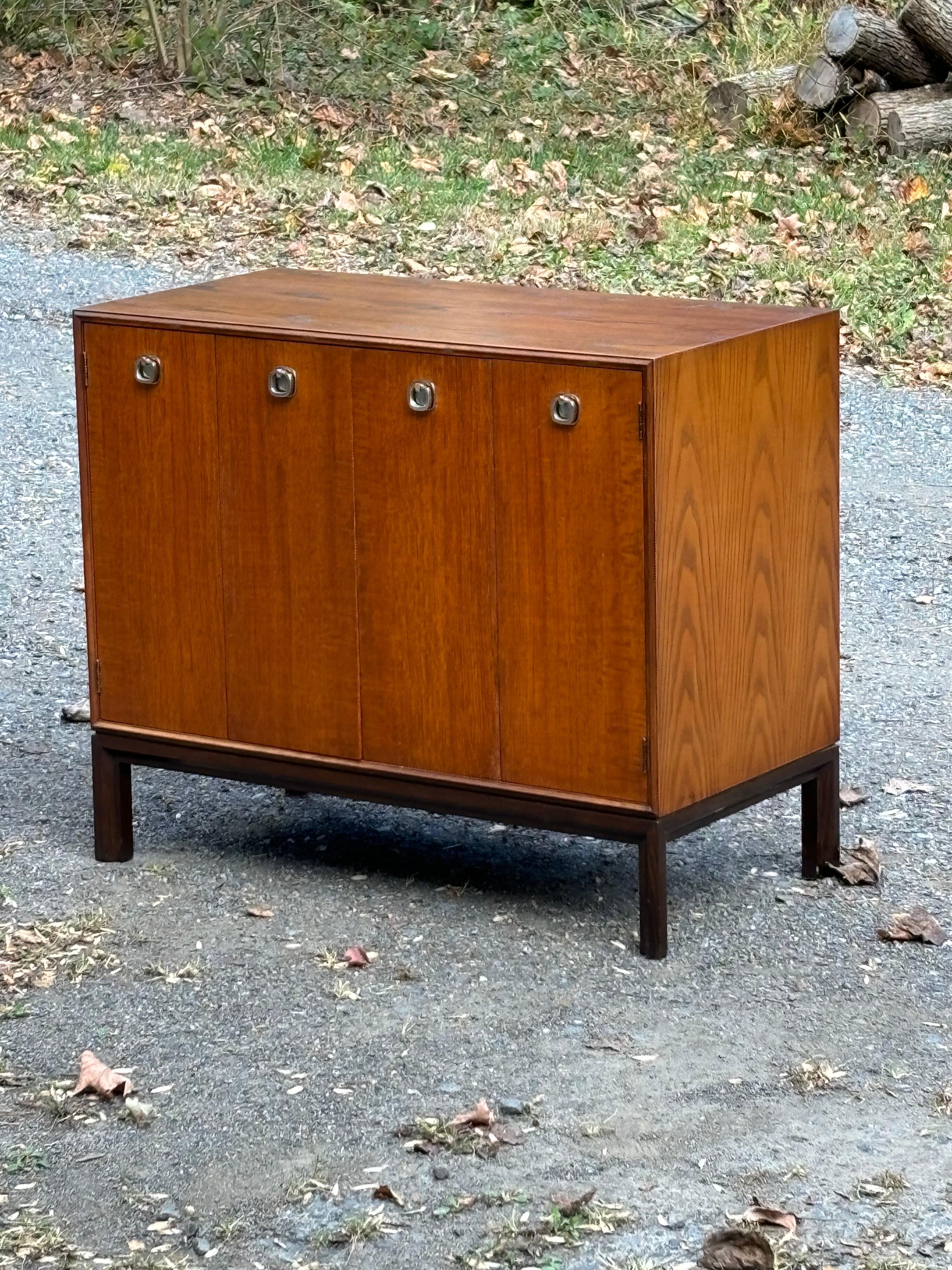 Edward Wormley for Dunbar Bi-Fold Cabinet For Sale 12