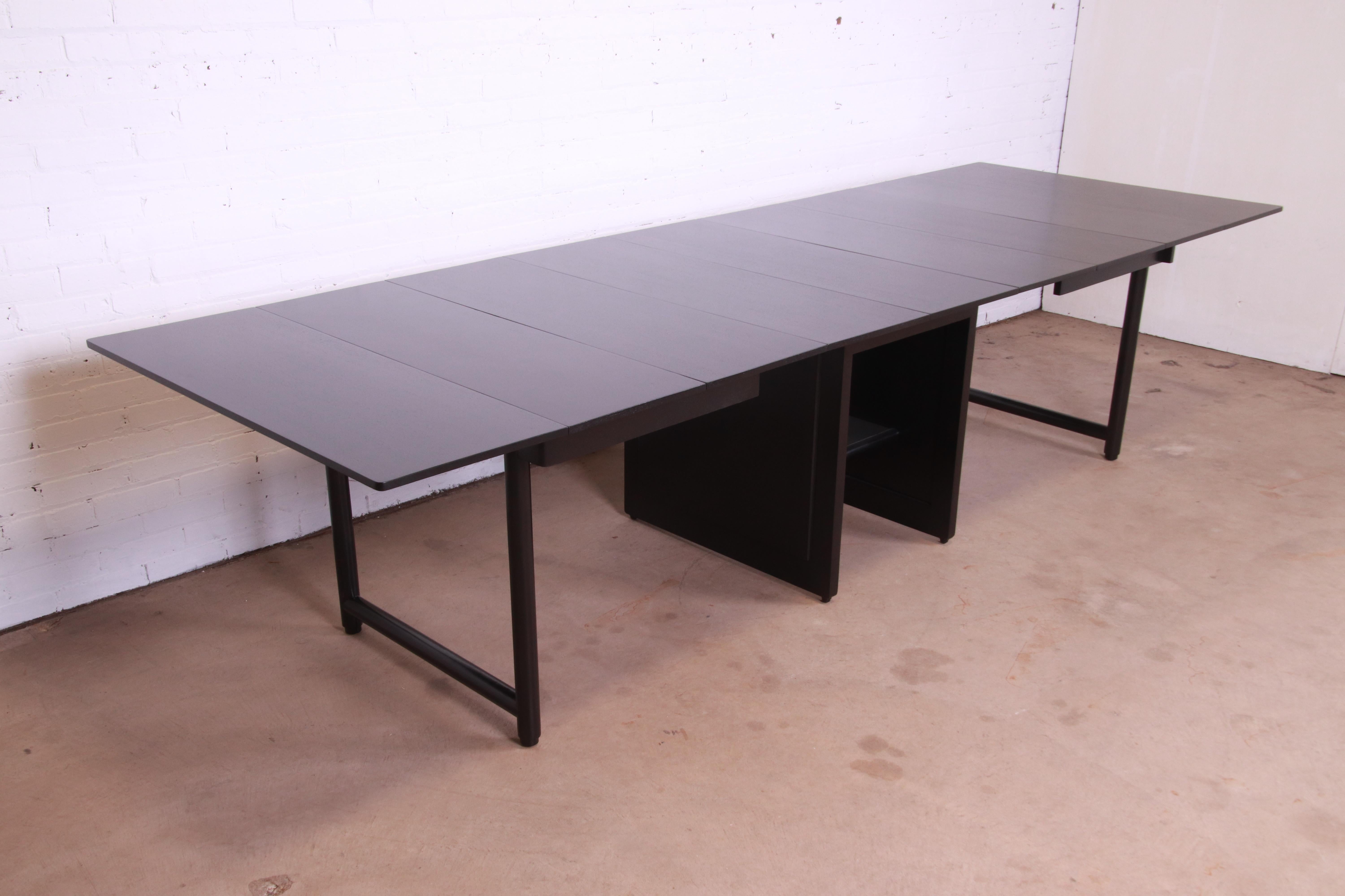 An exceptional Mid-Century Modern dining table with five extension leaves

By Edward Wormley for Dunbar Furniture

USA, 1950s

Mahogany, in black lacquered finish.

Measures:
Drop leaves down - 28
