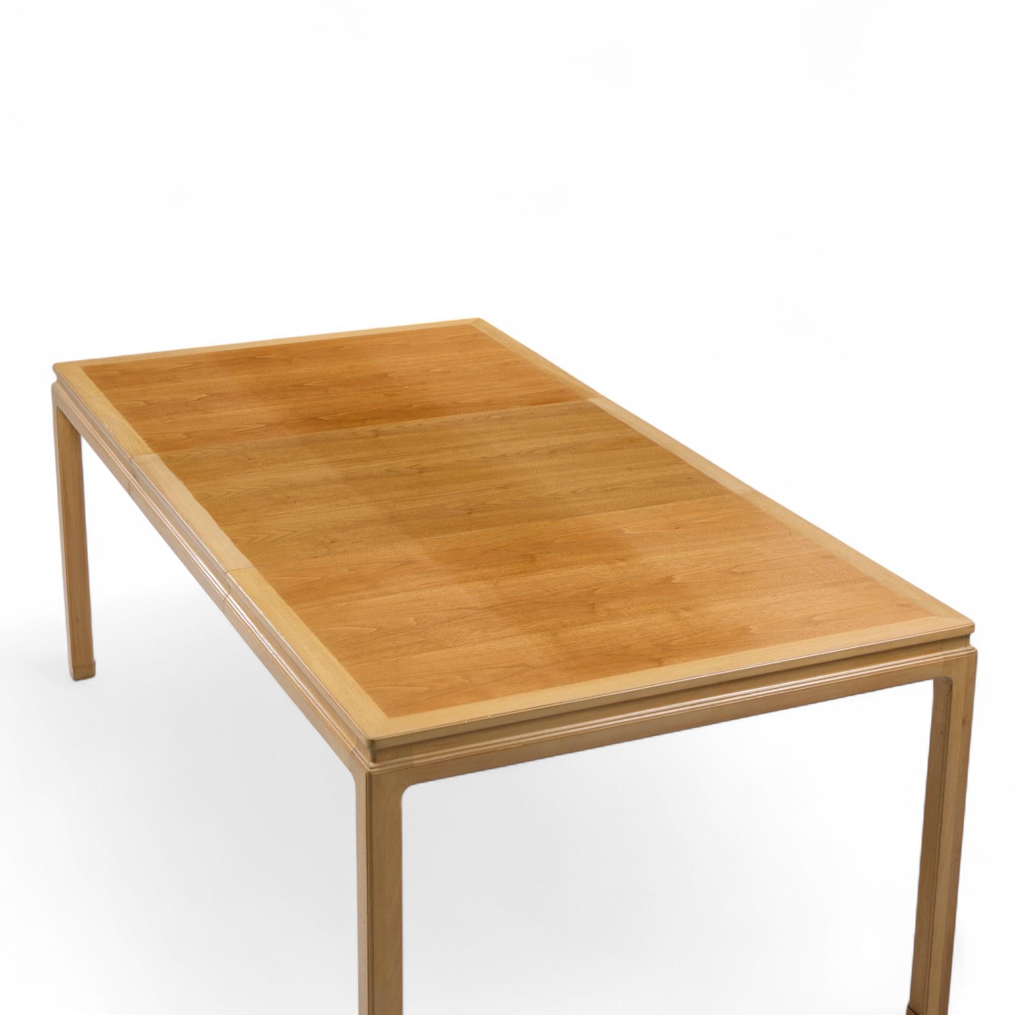 Edward Wormley pour Dunbar Table de salle à manger en acajou blanchi et noyer avec 1 abattant en vente 1