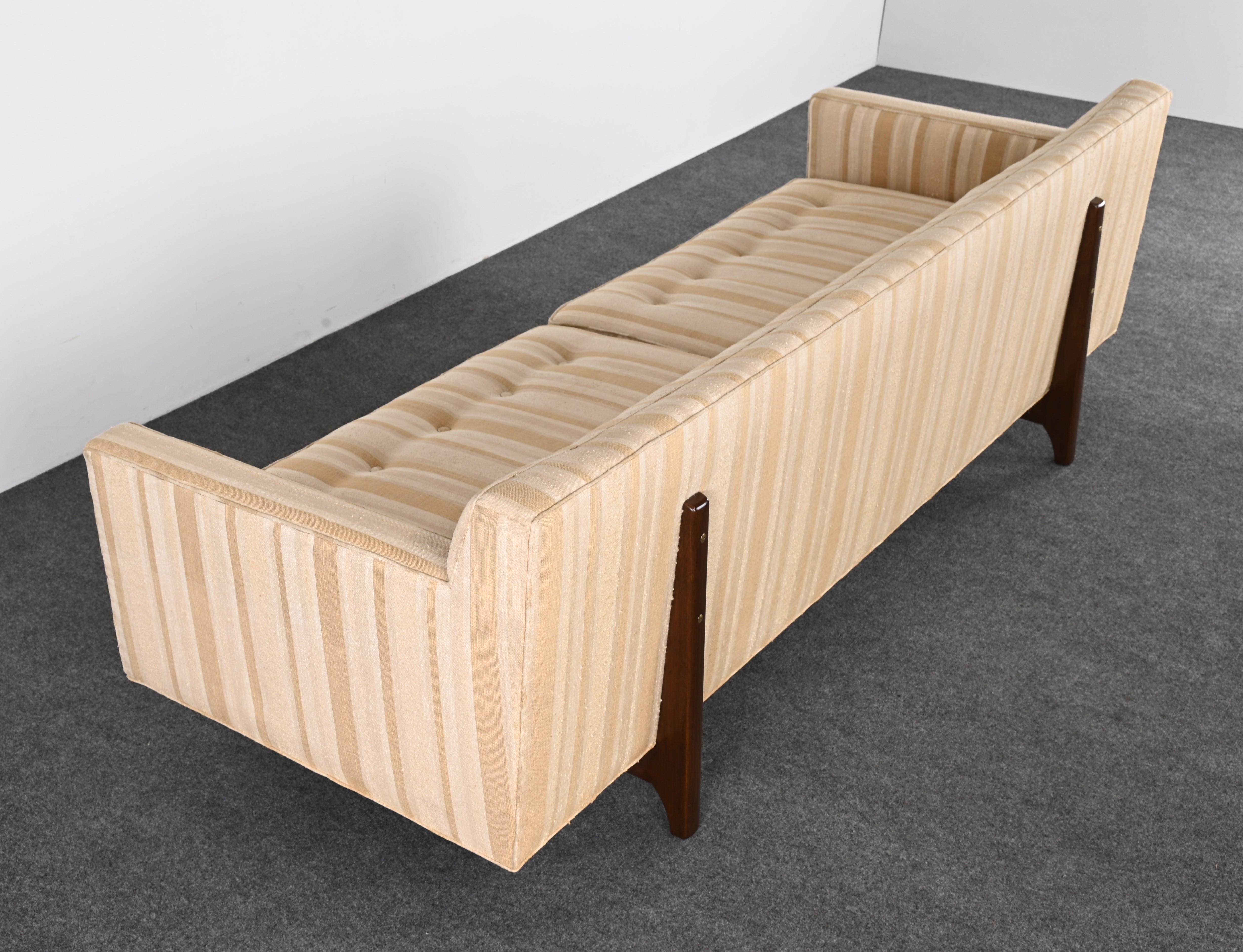 Edward Wormley for Dunbar Bracket Back Sofa, 1950s In Good Condition For Sale In Hamburg, PA